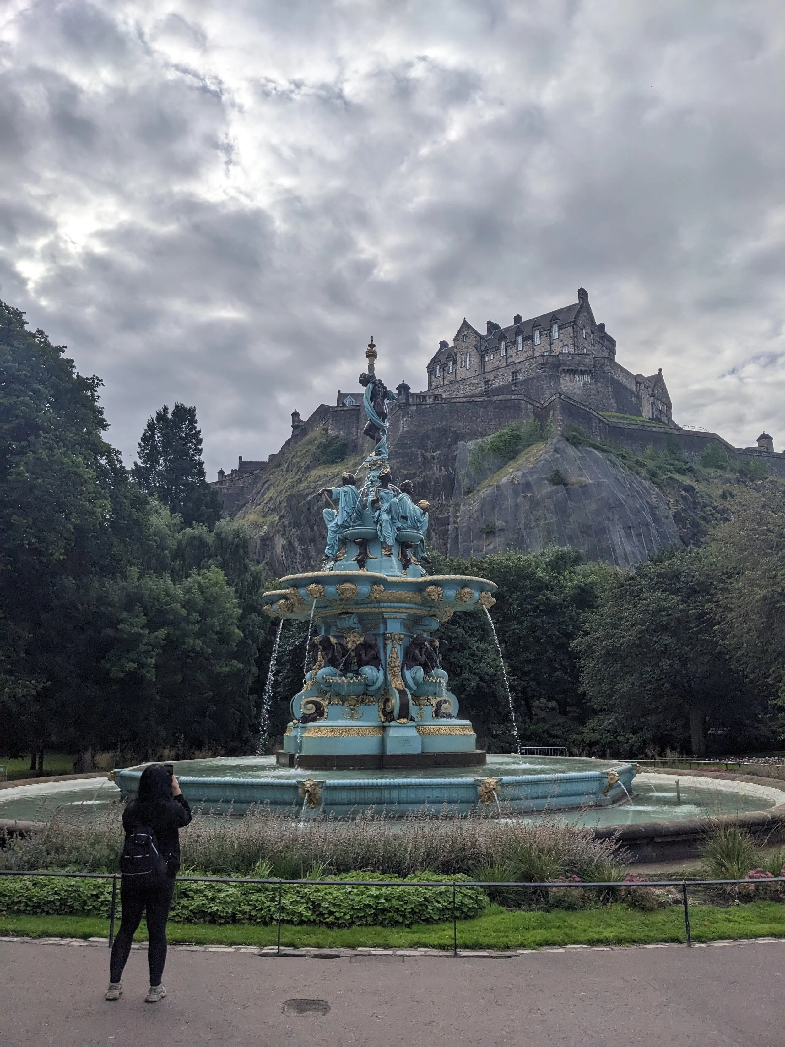 Edinburgh Castle and Ross Fountain Walking Tour
