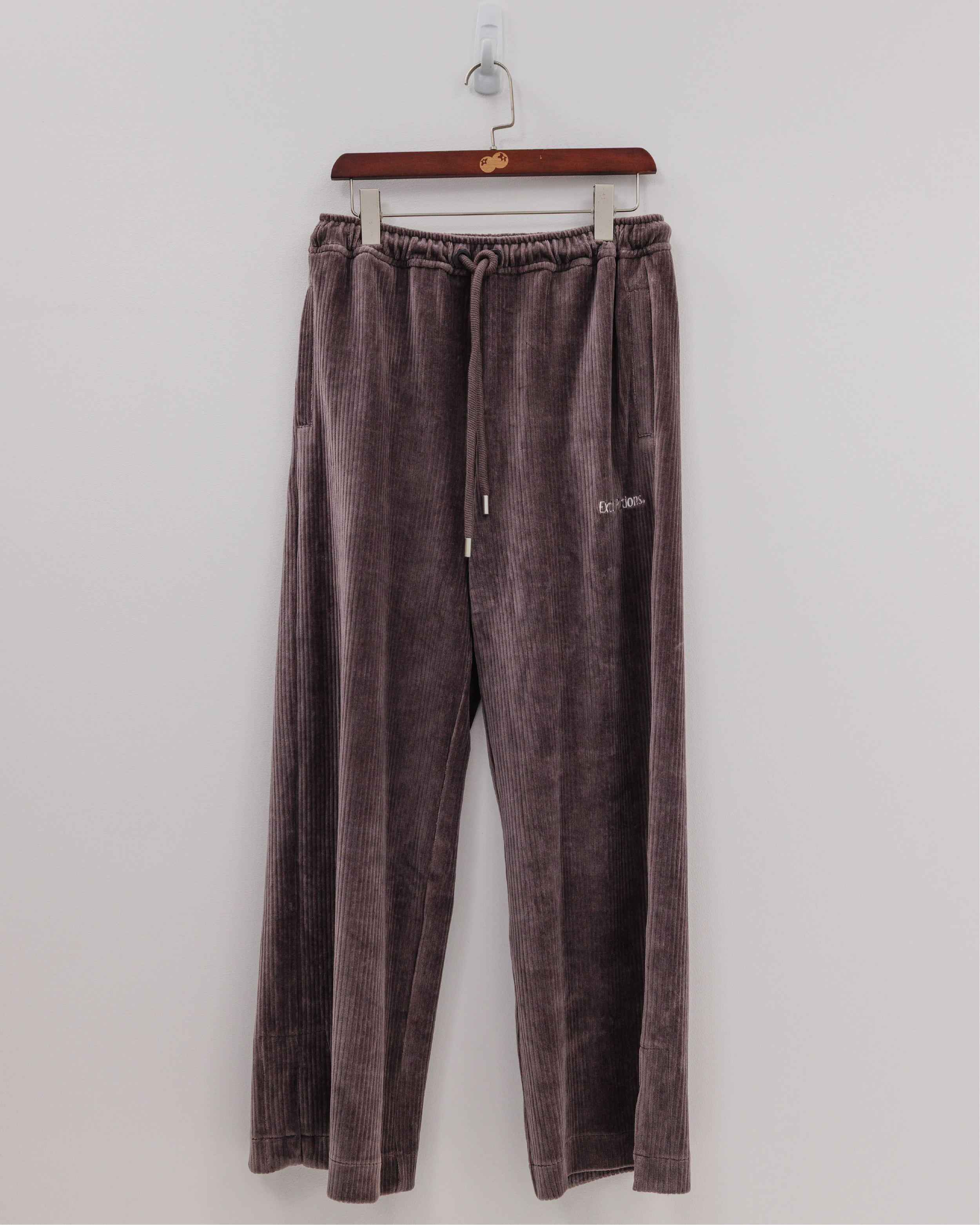 grey pants 5.webp