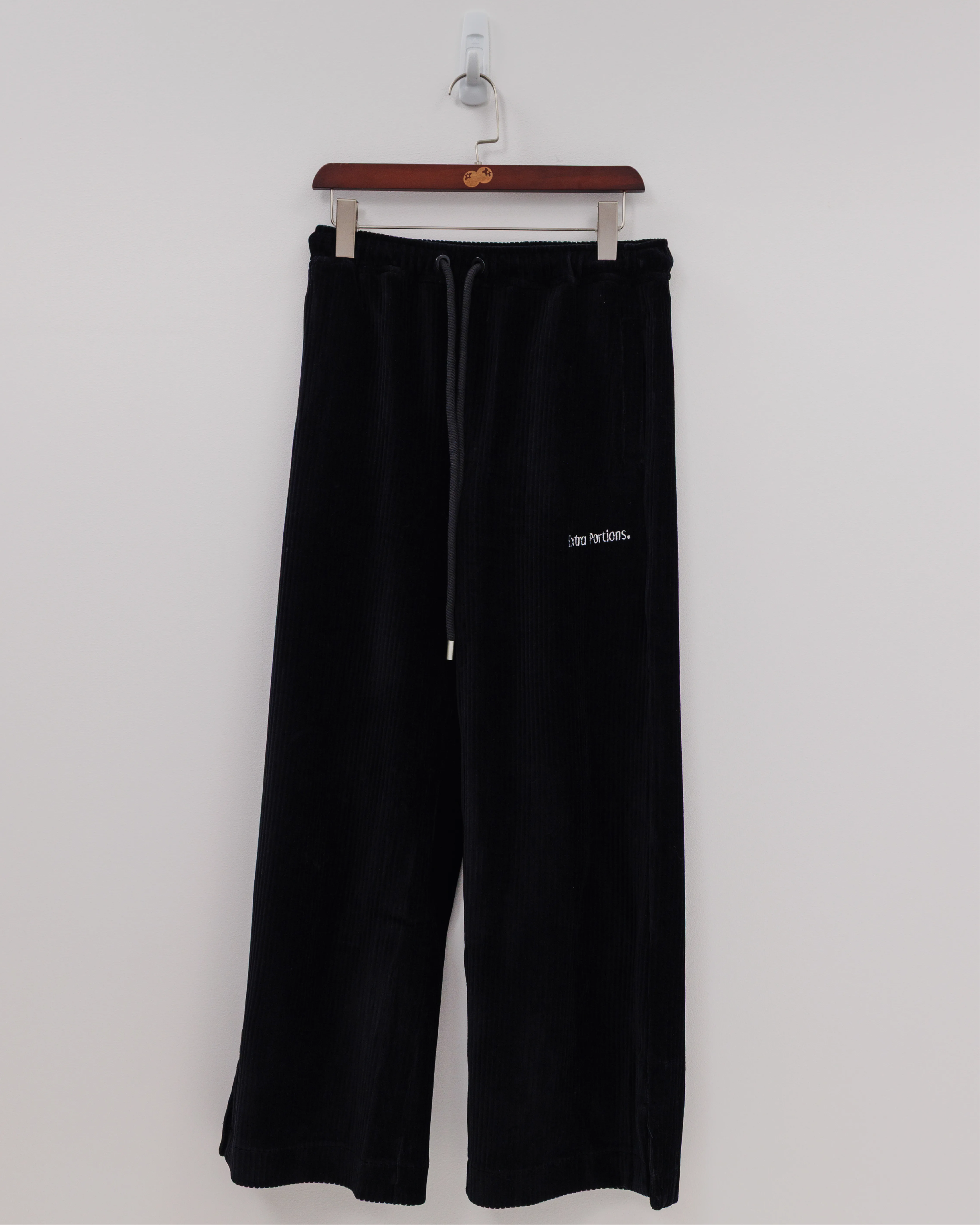 black pants 5.webp