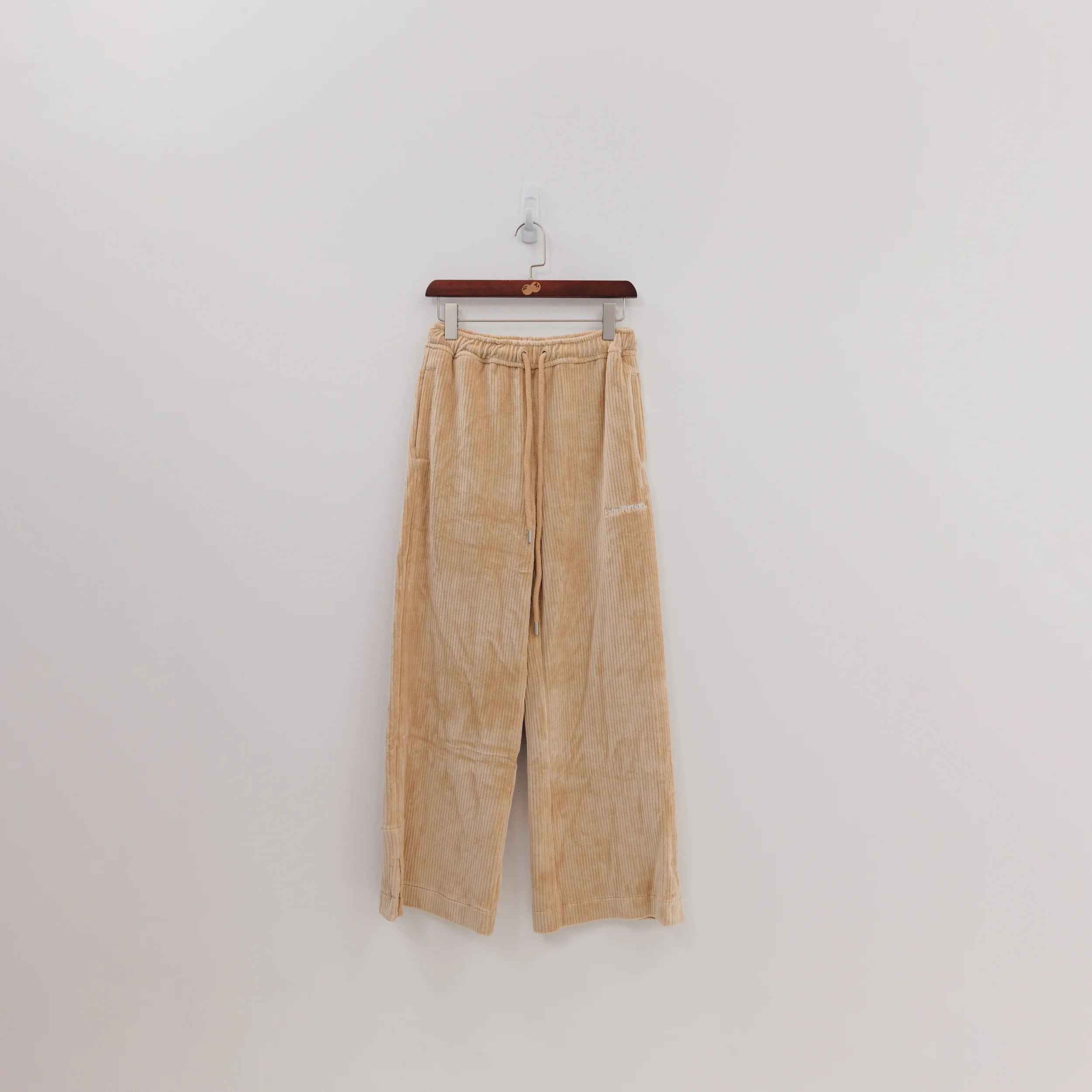 ExtraPortions - eComm - hangerphotos - may2026-35_24_11zon.webp