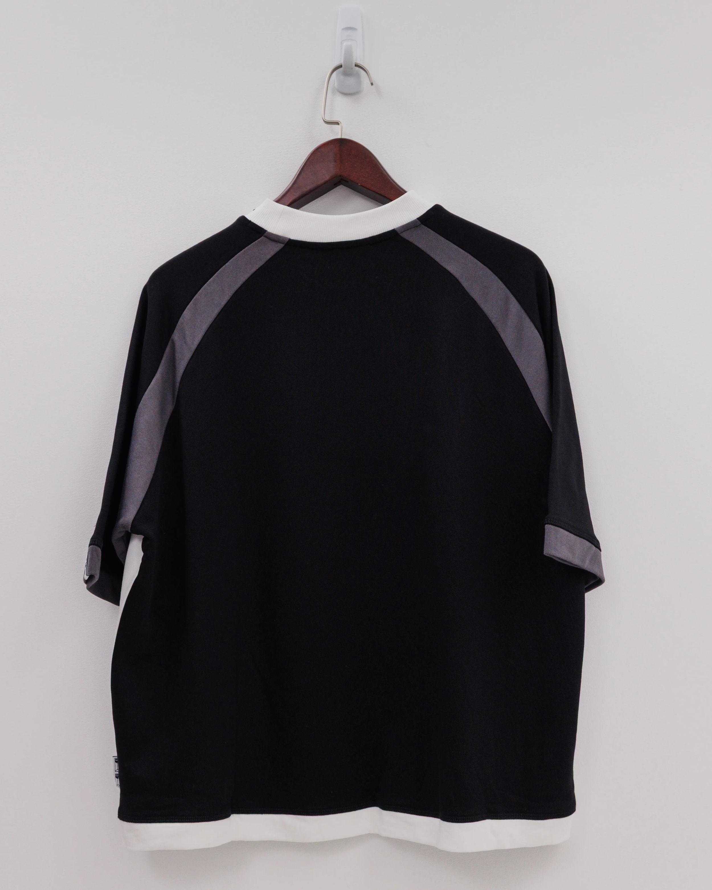 black raglan 6.webp