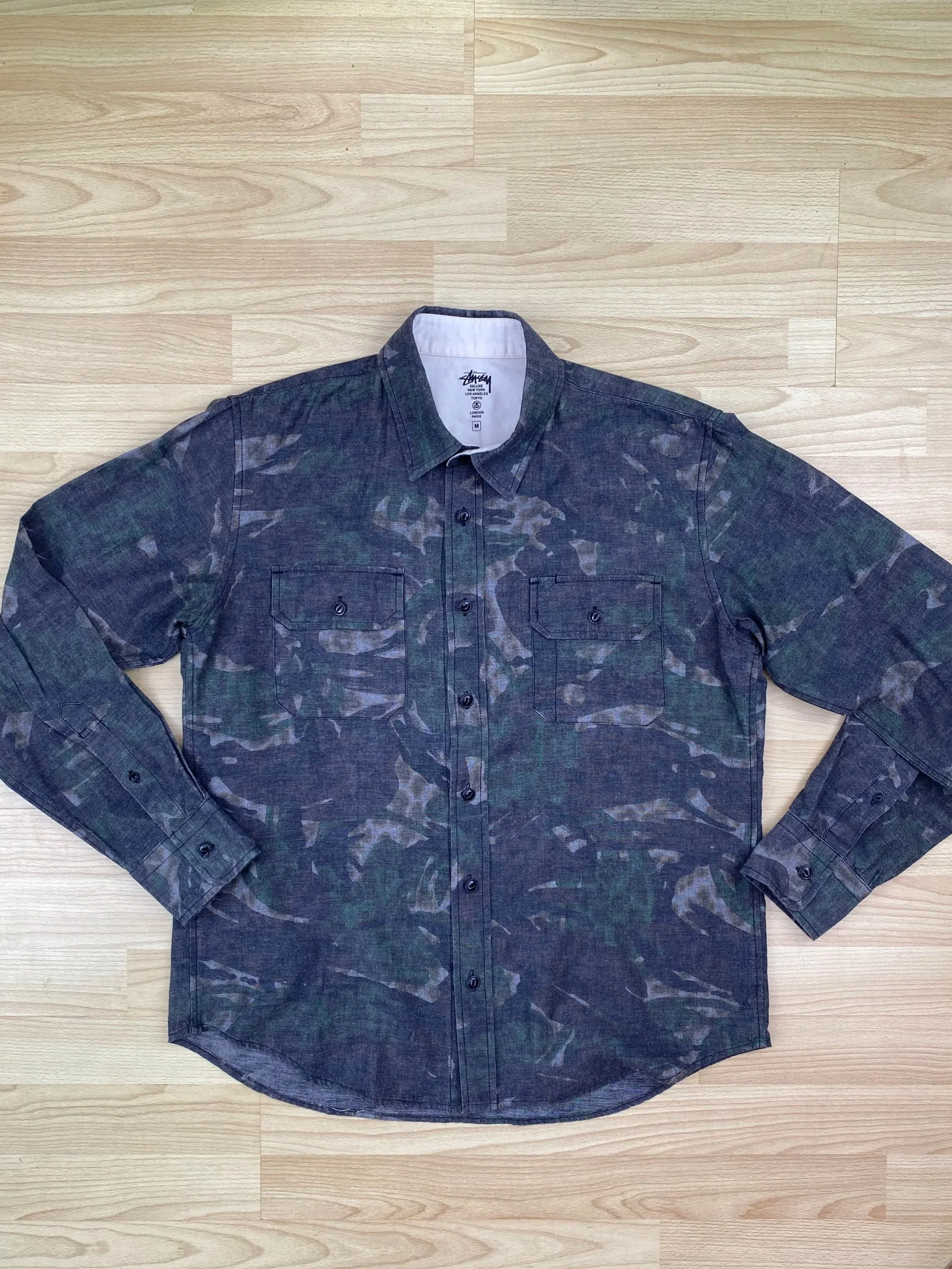 Stüssy deluxe  shirt sample