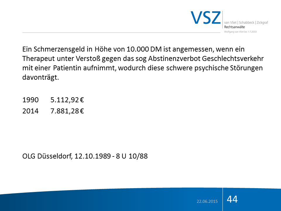 Rechtstexte und Zahlen auf einer Präsentationsfolie, die die Höhe von Schmerzensgeld in Deutschland über Jahrzehnte vergleichen.
