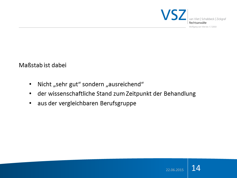 Präsentationsfolie mit dem Titel 'VSZ' und Text in deutscher Sprache, die besagt, dass die Messlatte 'ausreichend' ist, basierend auf dem wissenschaftlichen Stand zum Zeitpunkt der Behandlung, verglichen mit einer ähnlichen Berufsgruppe, Datum 22.06.