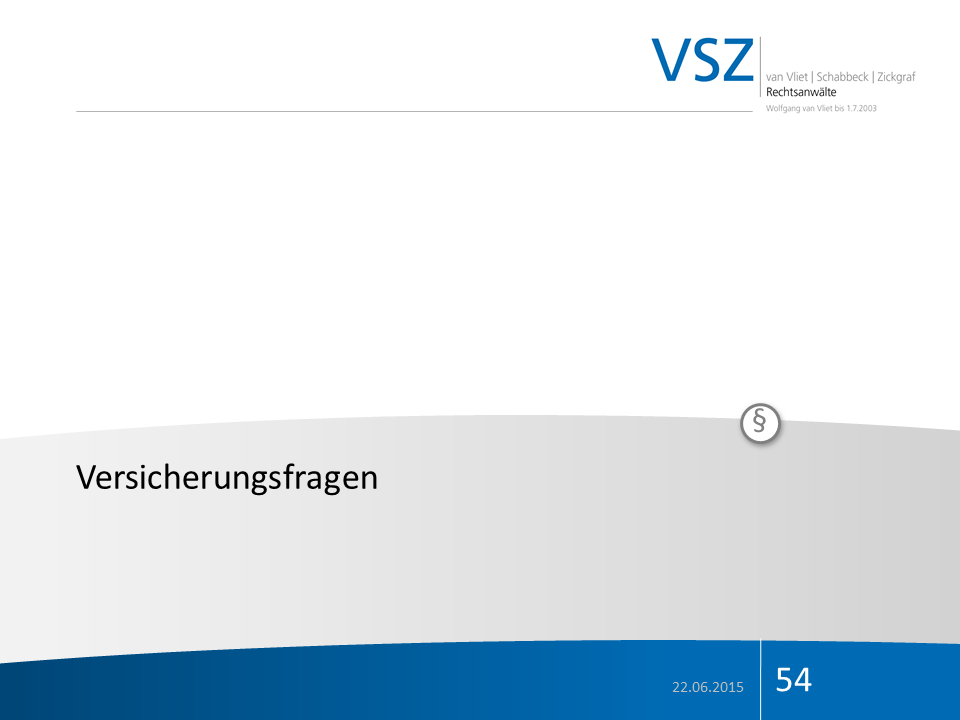 Deckblatt einer Präsentation mit dem Titel 'Versicherungsfragen', Datum 22.06.2015, Seite 54, mit blauen und grauen Gestaltungselementen und dem Logo 'VSZ'.