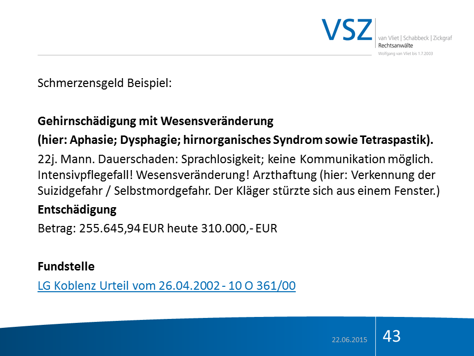 Präsentationsfolie mit dem Logo 'VSZ' und Text zu einem Fall von Hirnschädigung, Schmerzensgeld und Rechtsinformationen, Datum 22.06.2015, Seite 43.