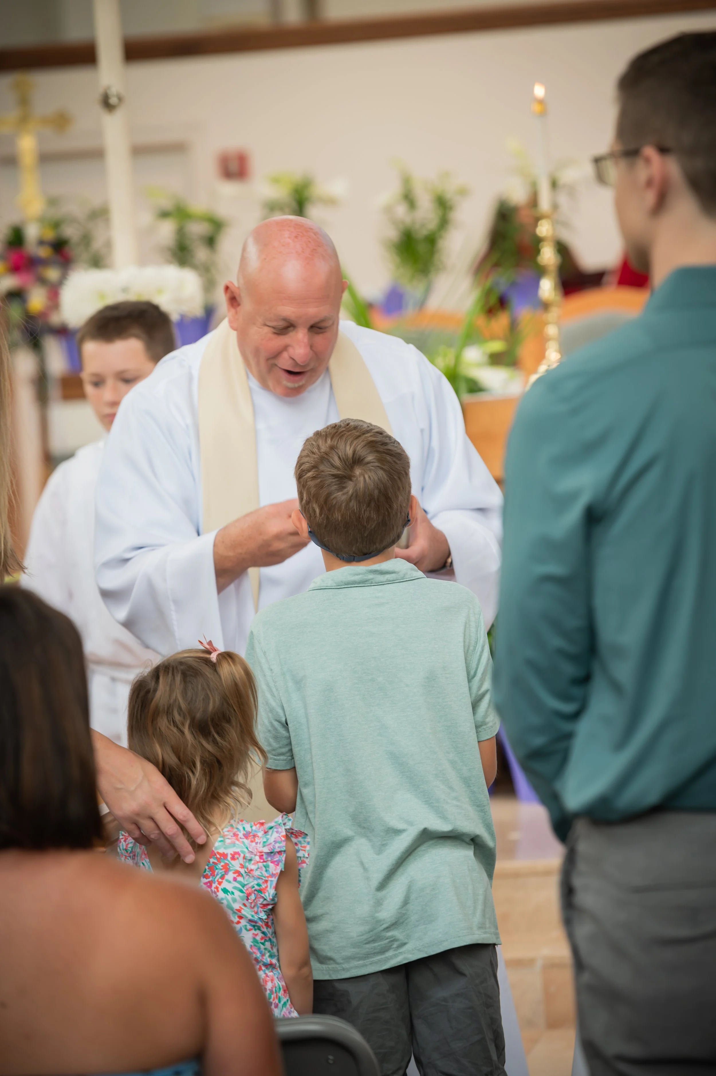 Rev. Kevin serving communion.jpg