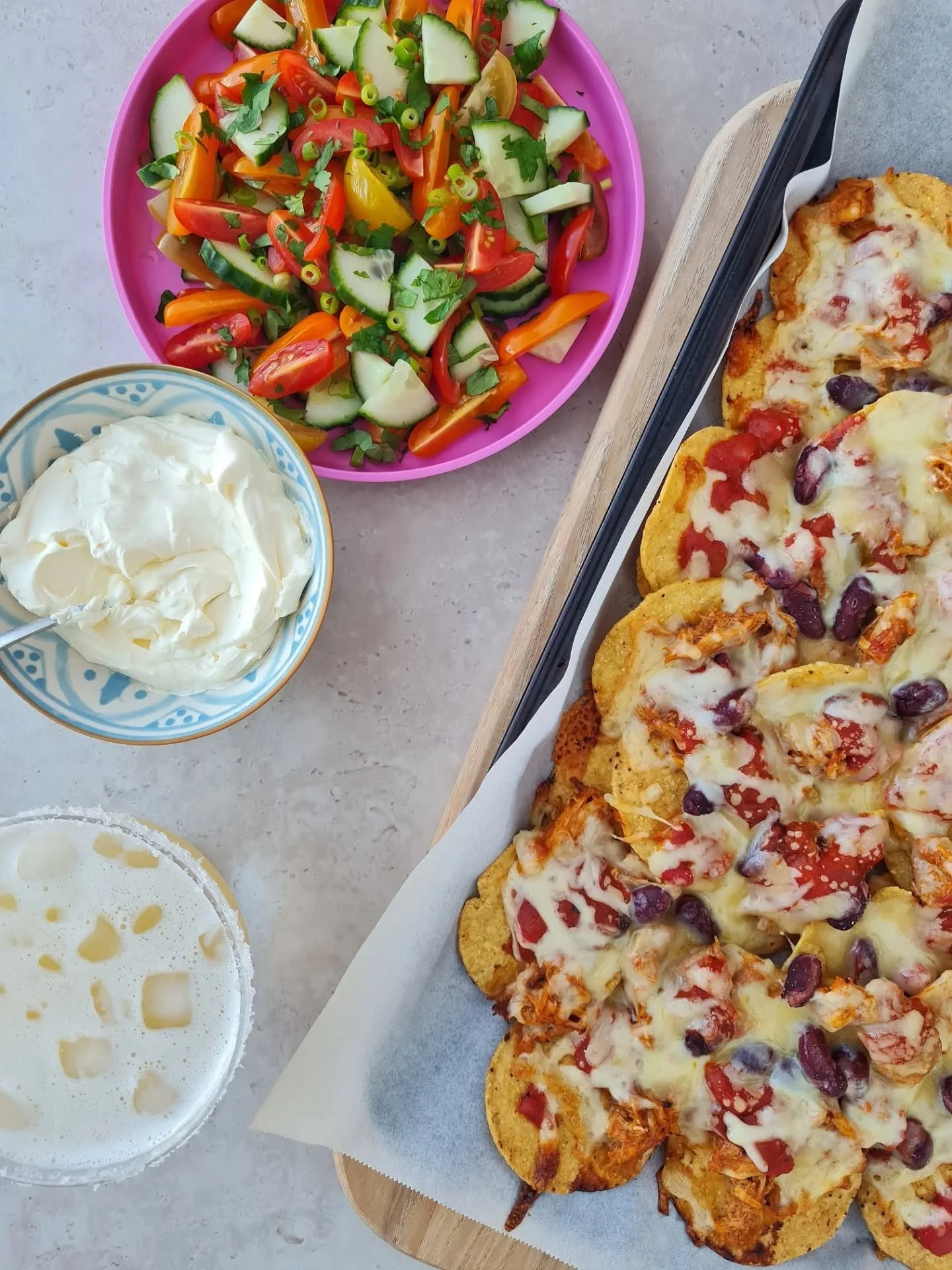 What we ate this week 👇🏻

⭐️ Pulled chicken nachos
⭐️ Spaghetti bolognese
⭐️ Beef Enchiladas - recipe by @recipe_tin 
⭐️ Sausage minestrone x 2 nights - a play on @recipe_tin Mini Meatball Soup recipe
⭐️ Pizza &amp; Pepsi - loungeroom picnic watchi