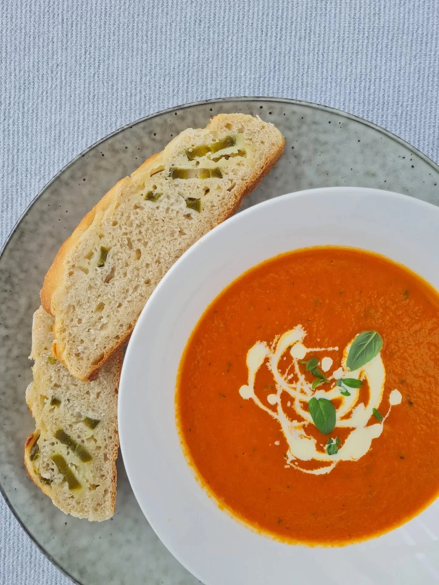 $4.33 to create a delicious, full flavour dinner for our family of 5 tonight 👏🏻 Recipe below 👇🏻

This tasty tomato soup was made with budget @colessupermarkets tinned Italian tomatoes. You wouldn't know all up it cost us only 86c per serve! 🙌🏻
