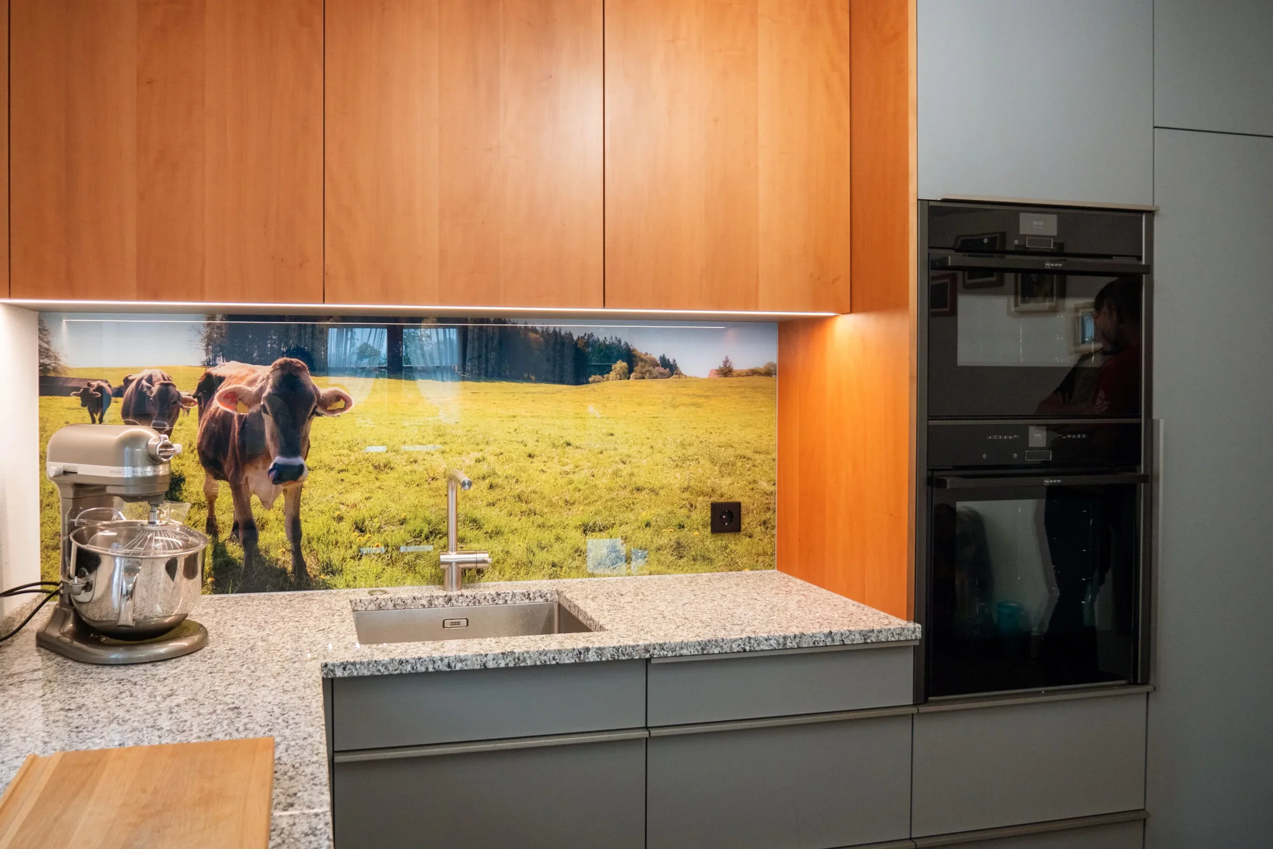 KÜCHE NADINE: MODERNE KÜCHE TRIFFT AUF ALTES BIRNENHOLZ