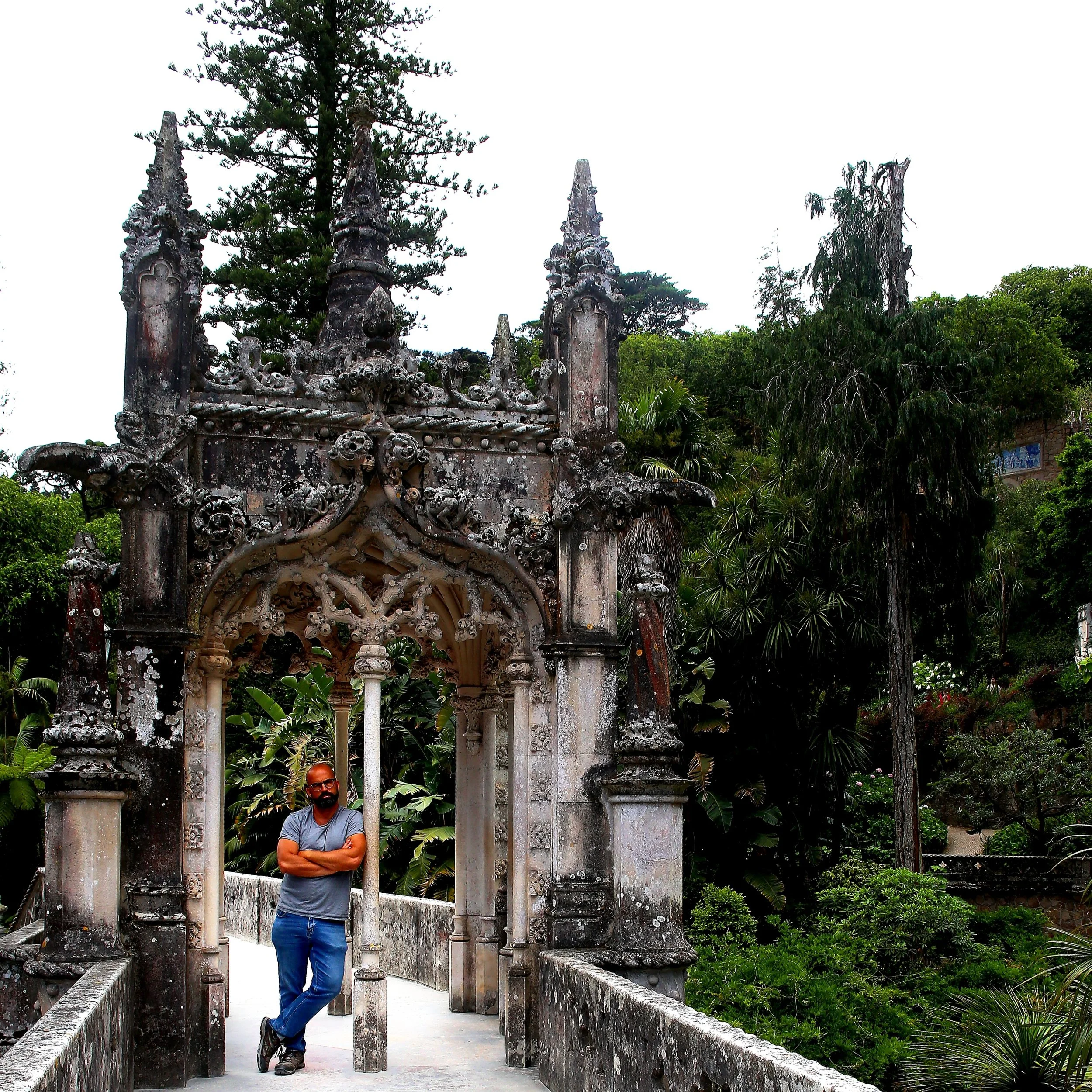 Lost in the magic of Quinta da Regaleira ✨📸

Every corner of this place tells a story&mdash;from hidden tunnels and mystical gardens to breathtaking architecture. It's one of my favorite locations in Sintra for photography, inspiration, and explorat