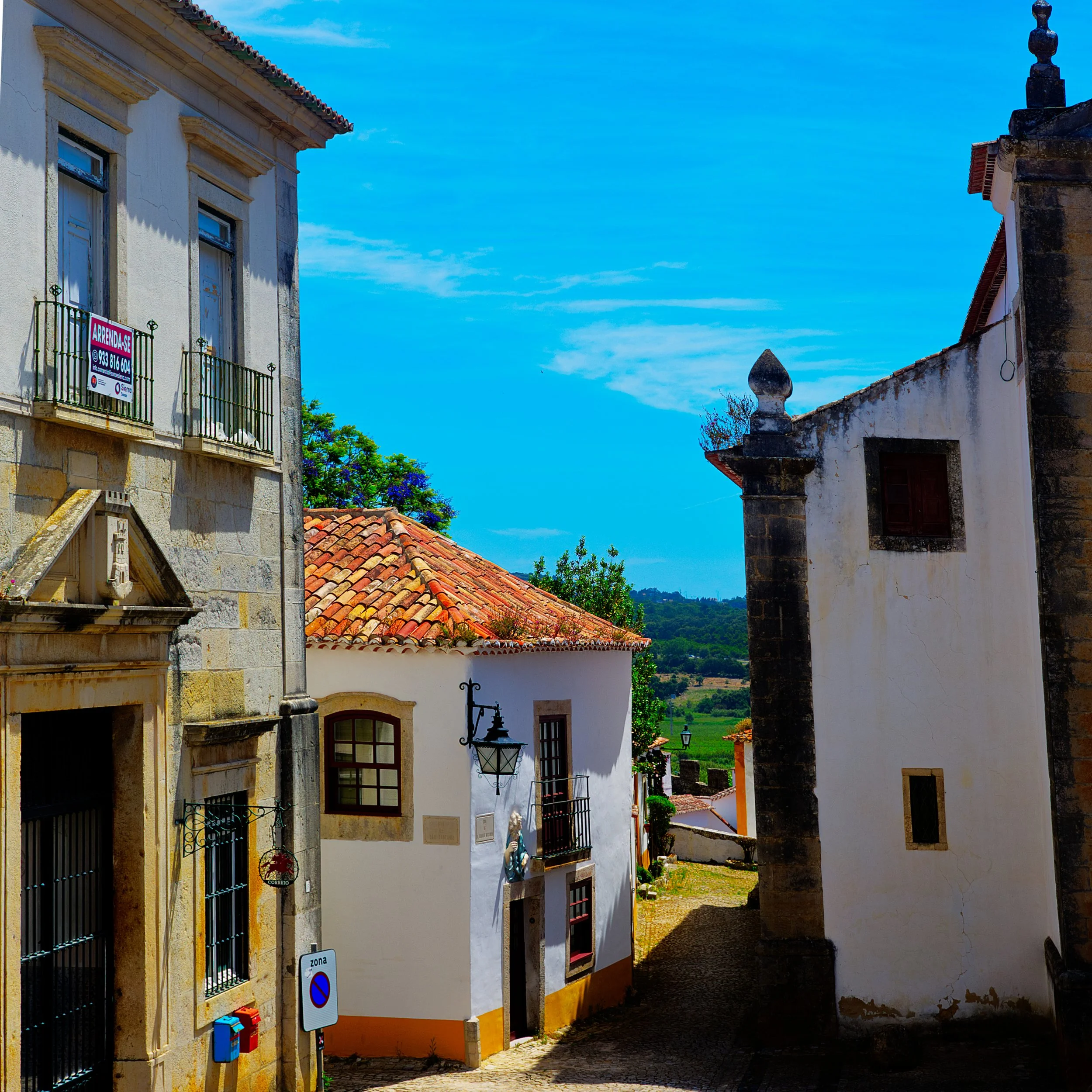 A photo walk through &Oacute;bidos: whitewashed walls, colorful flowers, ancient stone streets, and stories hidden behind every doorway. Sometimes the best way to explore a place is one frame at a time. 📷

#ObidosPortugal #PhotoWalk #PhotographyLove