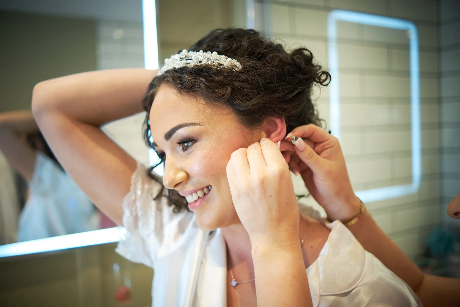 whitley-hall-hotel-sheffield-wedding-photographer-bride-bridesmaids-getting-ready 205.JPG