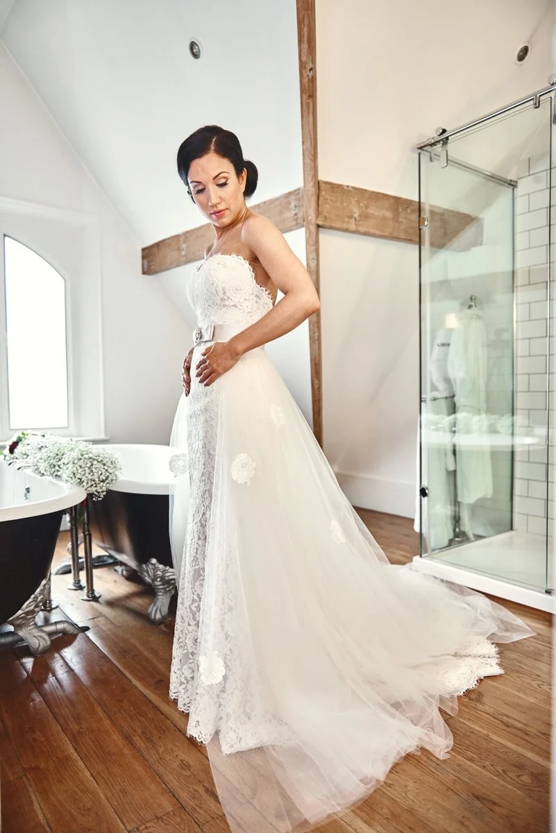 didsbury-house-hotel-manchester-wedding-photographer-photography-5dress-wearing-bride-detail-.JPG