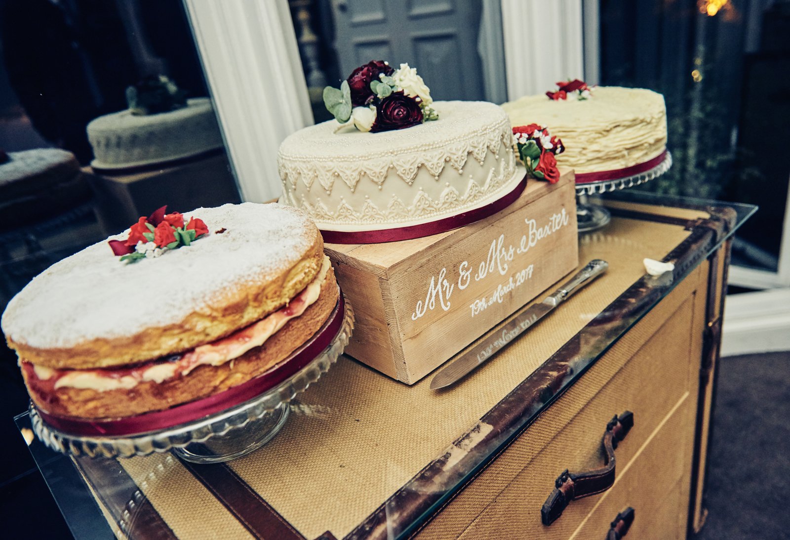 didsbury-house-hotel-manchester-cutting-the-cake-wedding-photography-1.JPG