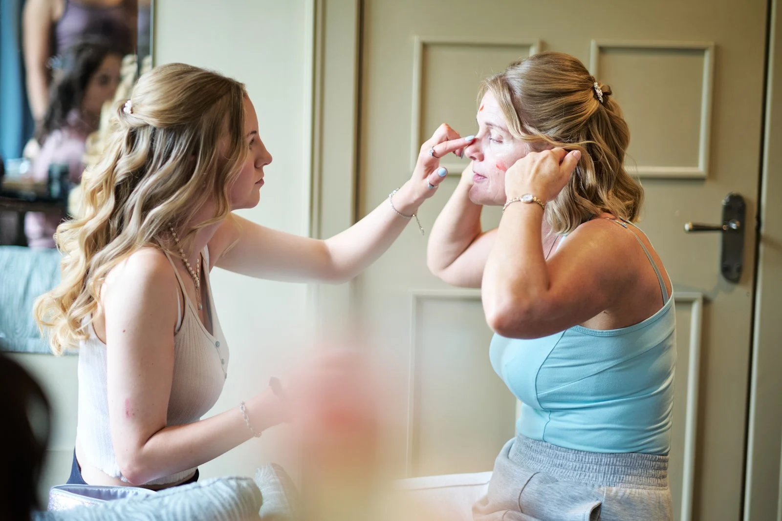 whitley-hall-hotel-sheffield-wedding-photographer-bride-bridesmaids-getting-ready 184.JPG