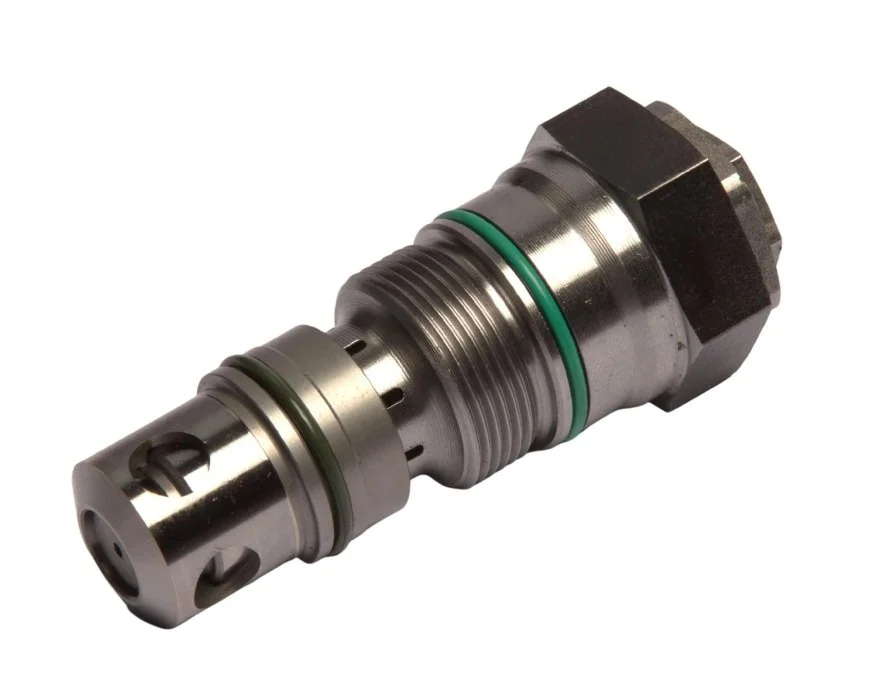 Componente mecânico de metal, possivelmente uma parte de máquina, com detalhes de roscas e orifícios, na cor metálica com detalhes verdes.