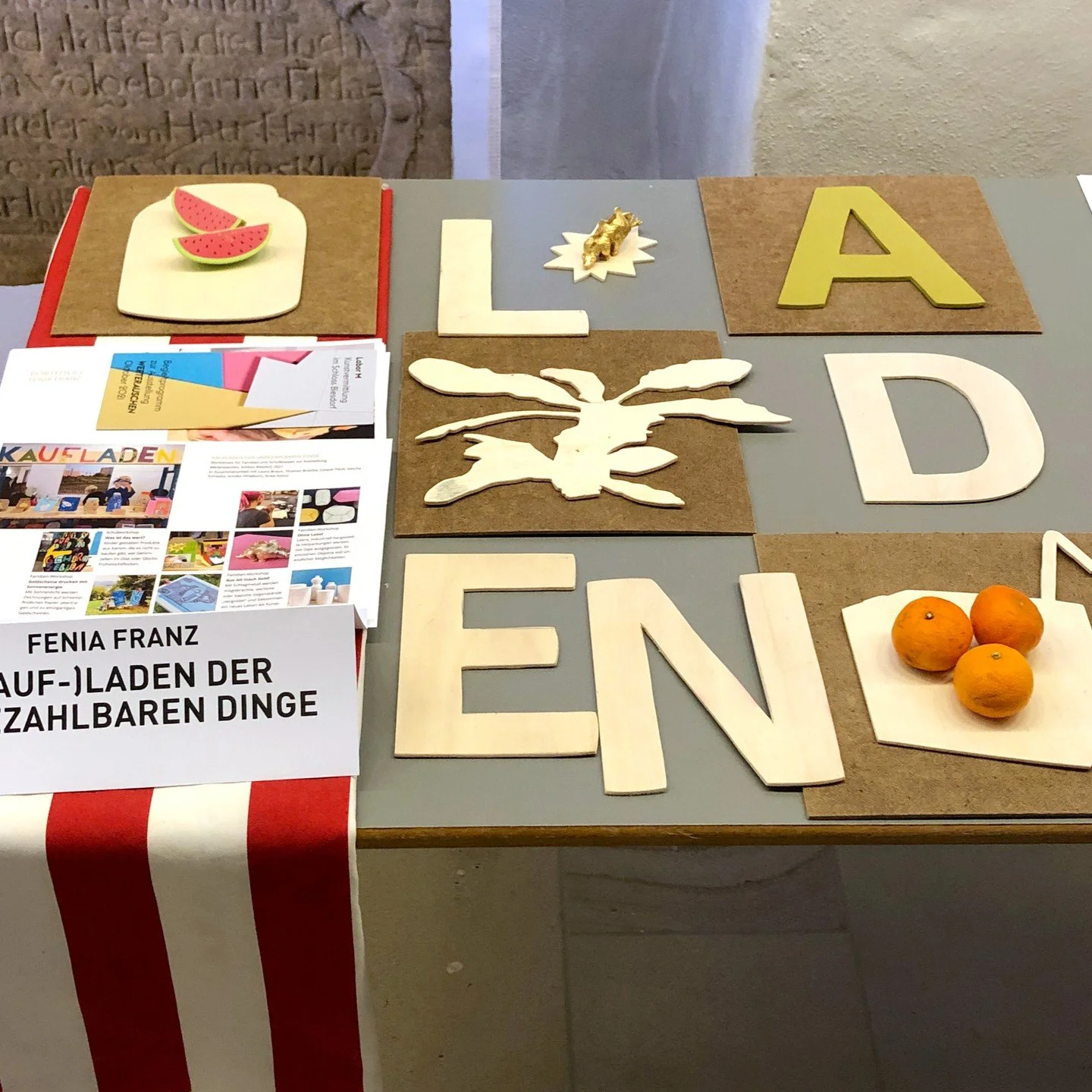 Im April durfte ich das Konzept des &bdquo;Ladens der unbezahlbaren Dinge&ldquo; im Rahmen der Ideenwerkstatt des Kunsthaus Kloster Gravenhorst vorstellen.
Ab Oktober 2024 wird die Idee dort in der Entwurfsausstellung f&uuml;r das Projektstipendium K