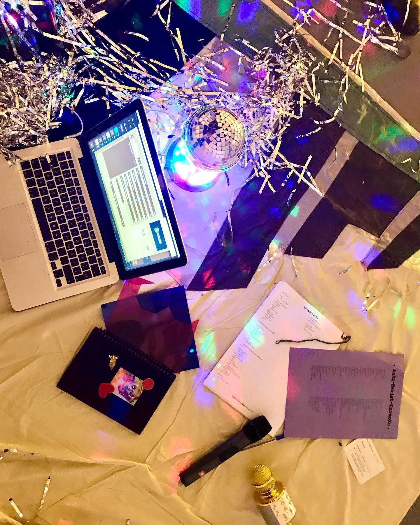 Happy to be part of GROUP SHOW 252 at UdK Rundgang with a session of anti-sexist Karaoke! It was amazing! Thanks to all the brave and beautiful singers of last night.

Special thanks to @lu.alfarovalencia and @cabaquero for putting together this beau