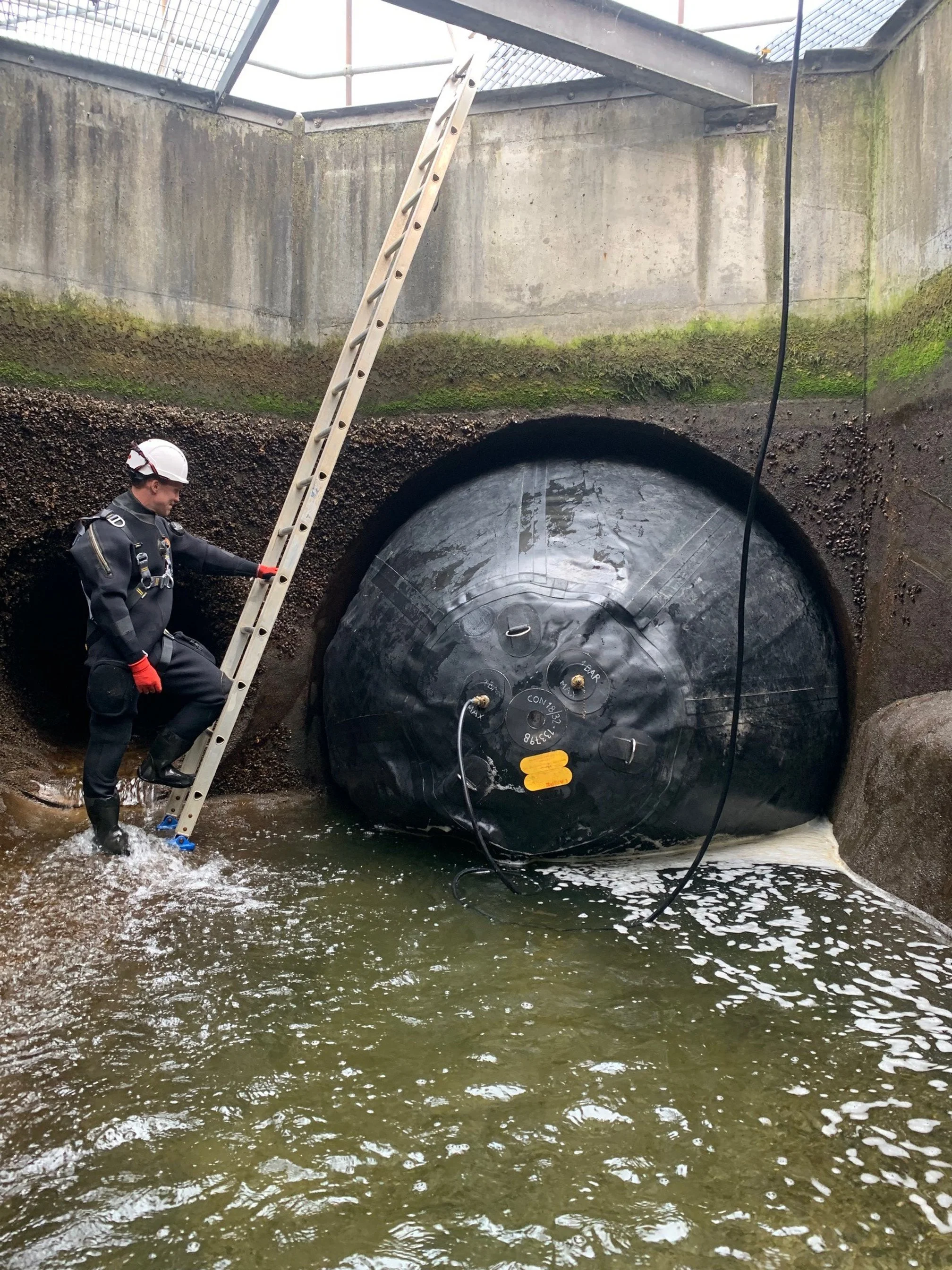 MMP divers installing a MEGA plug to isolate a low pressure tunnel