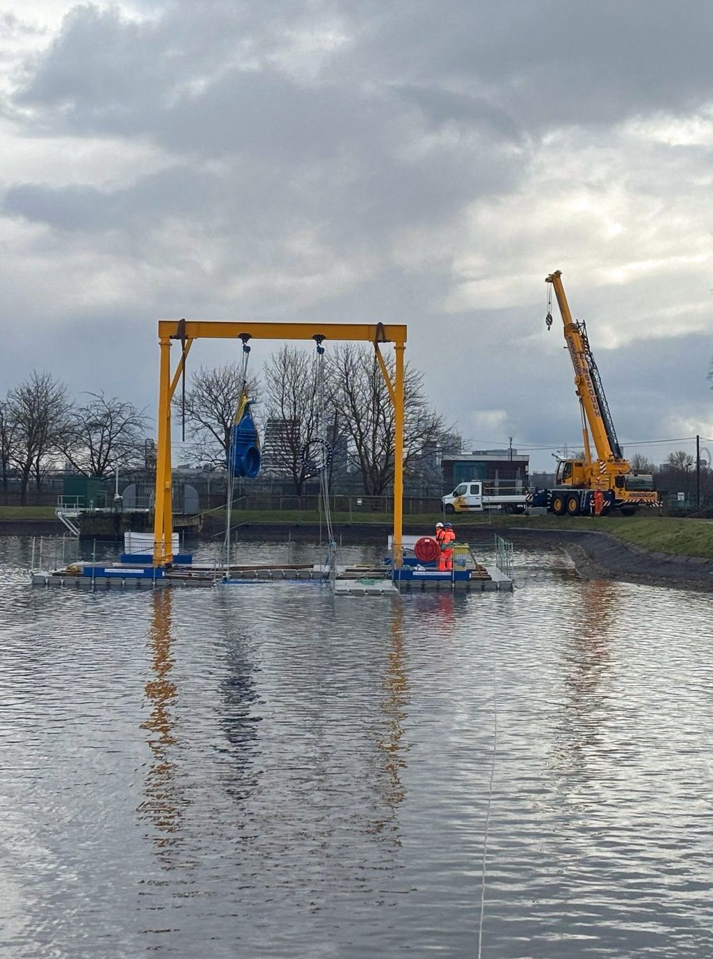 Replacing a 3 tonne valve using our bespoke A-frame 