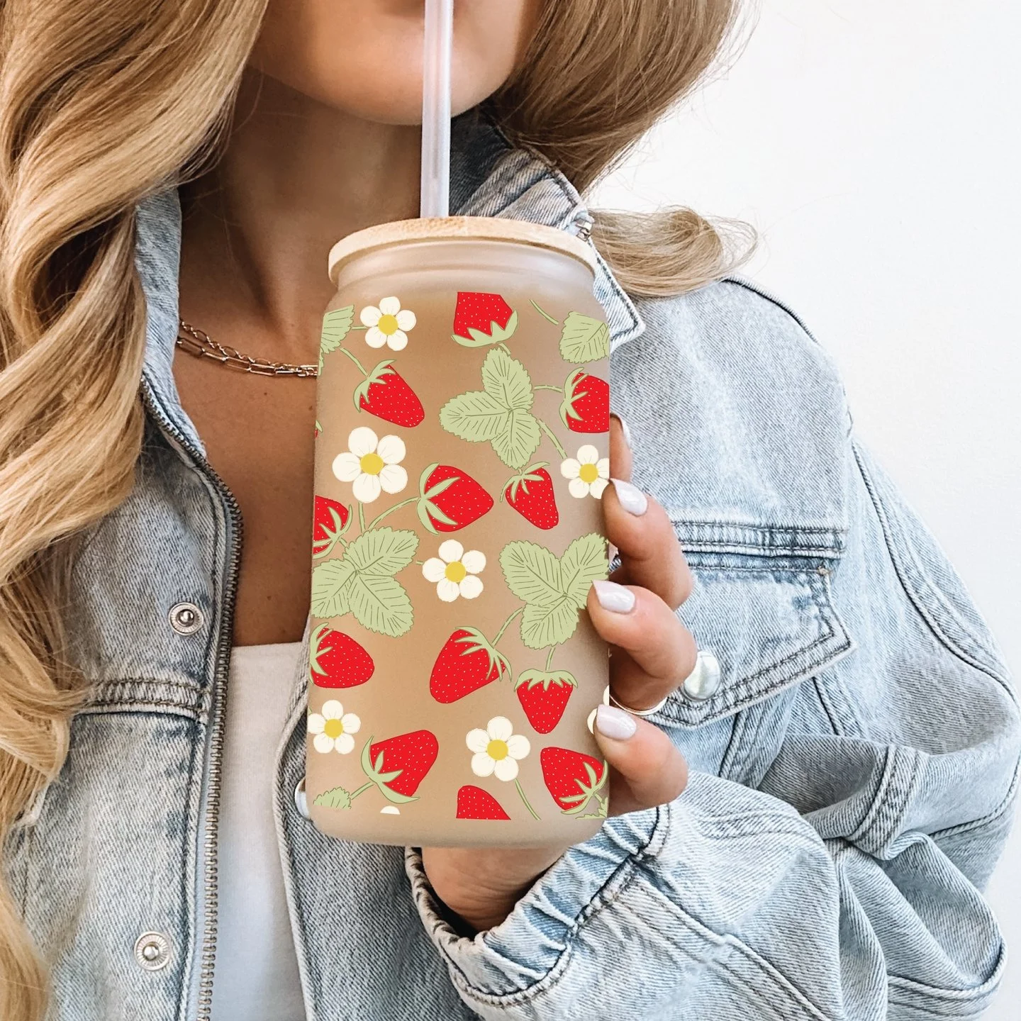 #strawberries for #summer! Now in my @etsy shop!

#seamlesspattern #seamlessrepeat #libbycan #glasscan #skinnytumbler #sublimation #surfacedesign #seamlessrepeat #cricut #vinyl #tumblerwrap #printable #silhouette #digitaldownload #digitalart
