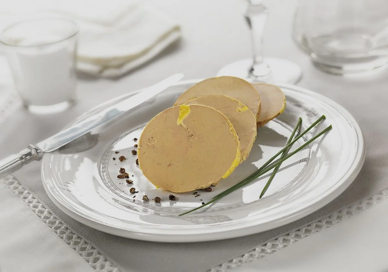 Maison Godard 🦆✨

Maison embl&eacute;matique du Sud-Ouest, r&eacute;f&eacute;rence absolue du foie gras et des sp&eacute;cialit&eacute;s de canard.
Un savoir-faire ma&icirc;tris&eacute;, des recettes nobles, un go&ucirc;t franc qui ne triche jamais.