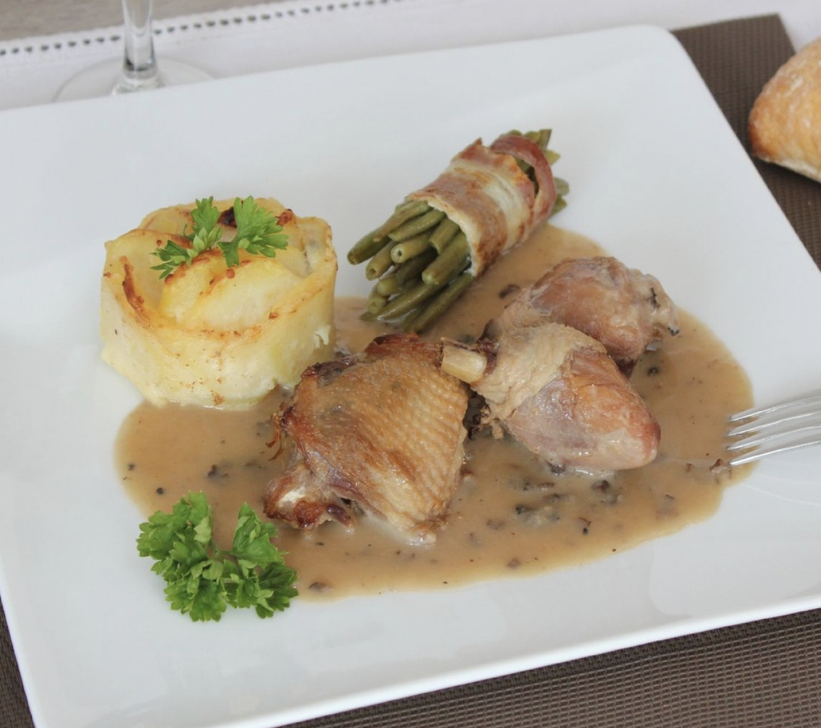 Suprême de Volaille au Vin Blanc et aux  Morilles