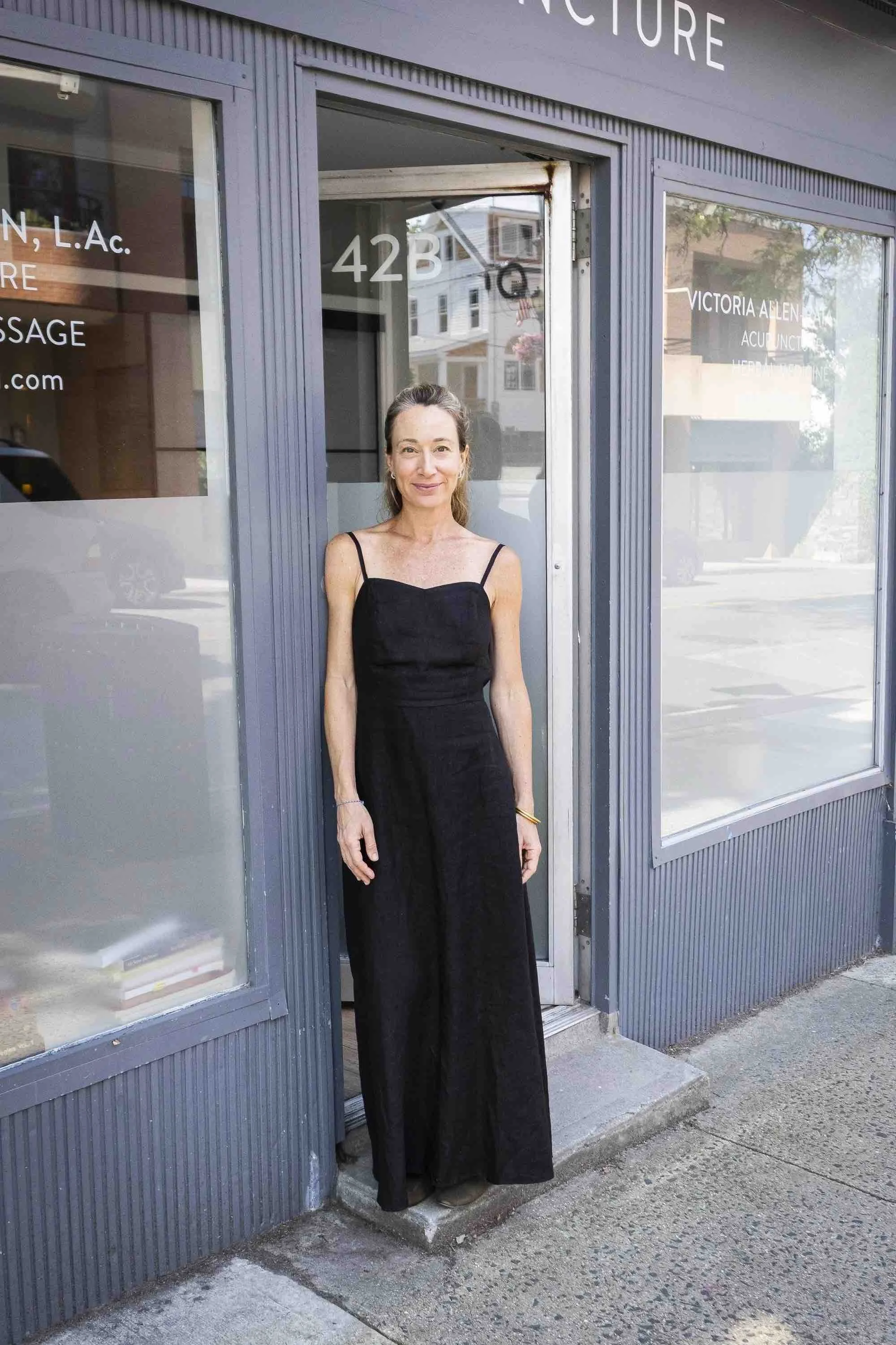 Portrait of Meraki Branding client Laura