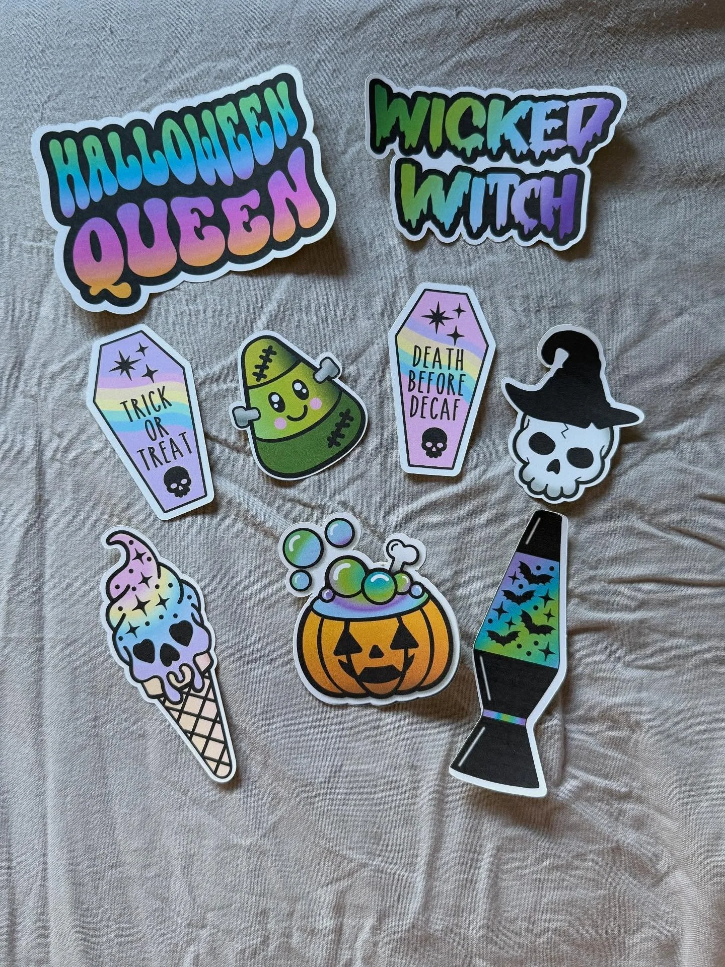 More Halloween stickers added to the website today. I love the colours of these. Go get yours on the website 

#supporthandmade #handmadestickers #halloween #halloween🎃👻 #halloweenstickers