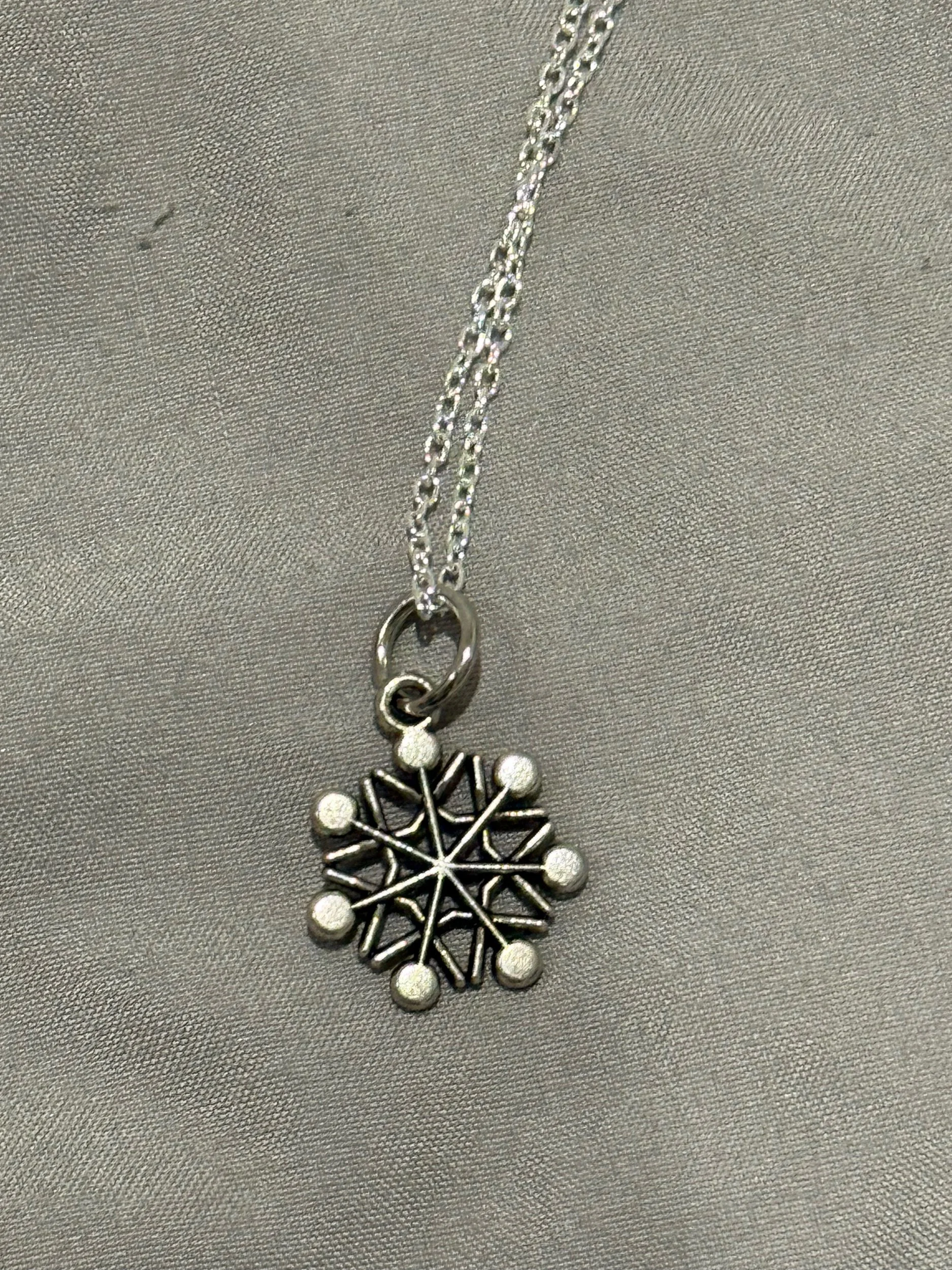 Elegant Snowflake Pendant Necklace