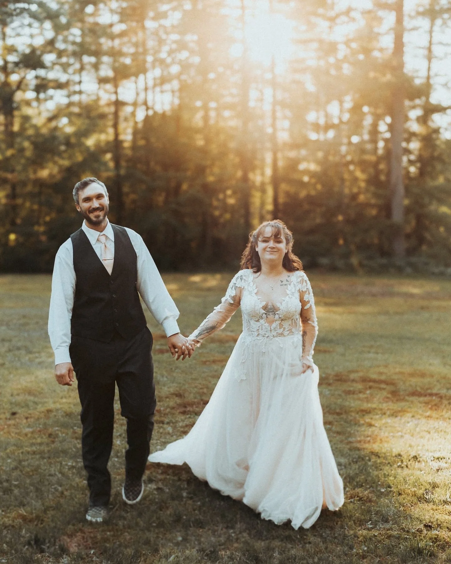 Mr. &amp; Mrs. BURNS 🍾💍🌿 #wedding #weddingphotographer #burnswedding #photographerlife #weddingseason