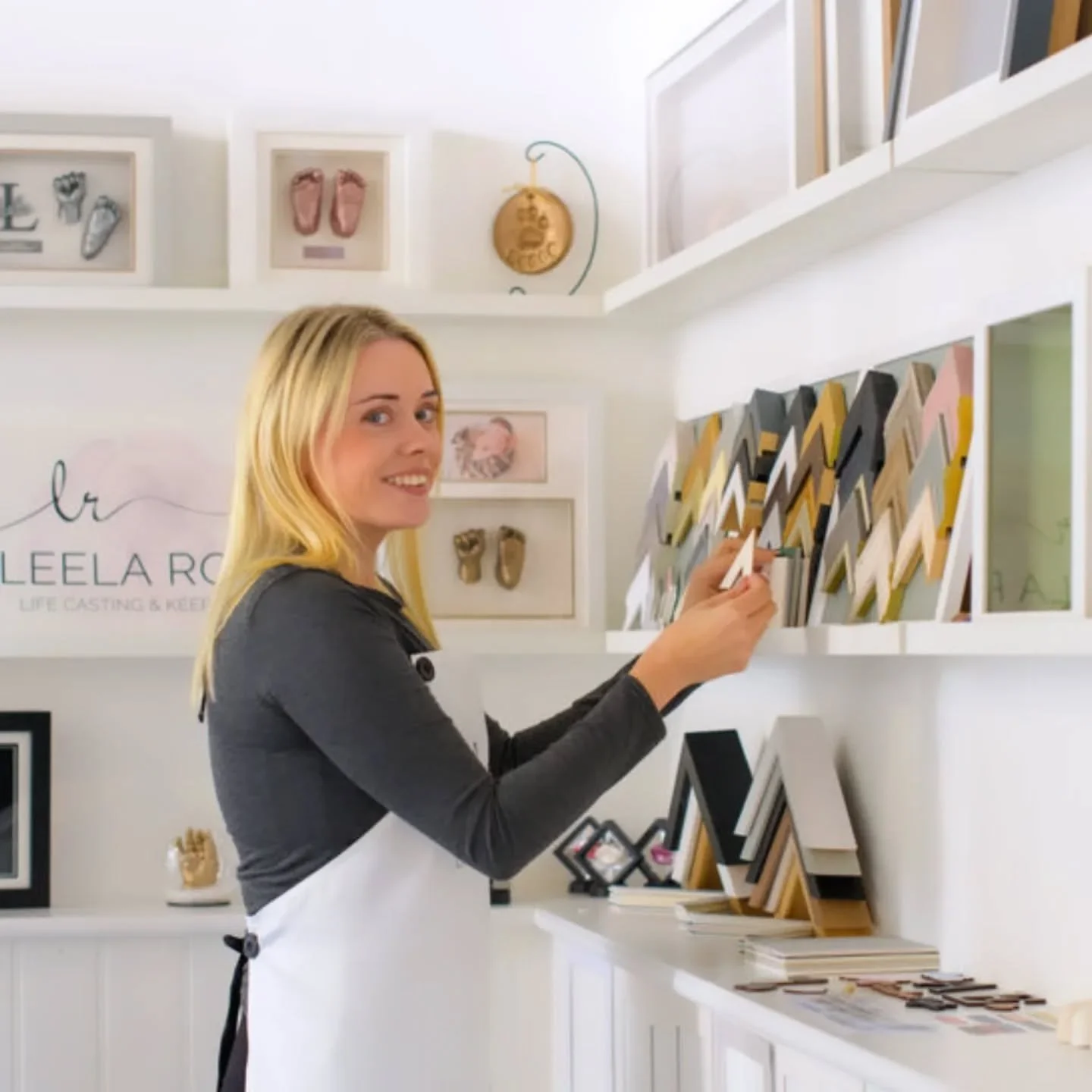 Hi, I&rsquo;m Sian! 👋
I&rsquo;m the founder of Leela Rose Lifecasting &amp; Keepsakes, a creative venture I started in 2021 after 16 years in the corporate banking world. I&rsquo;m also a proud mum to two amazing children, Dhilan &amp; Leela.
Art ha