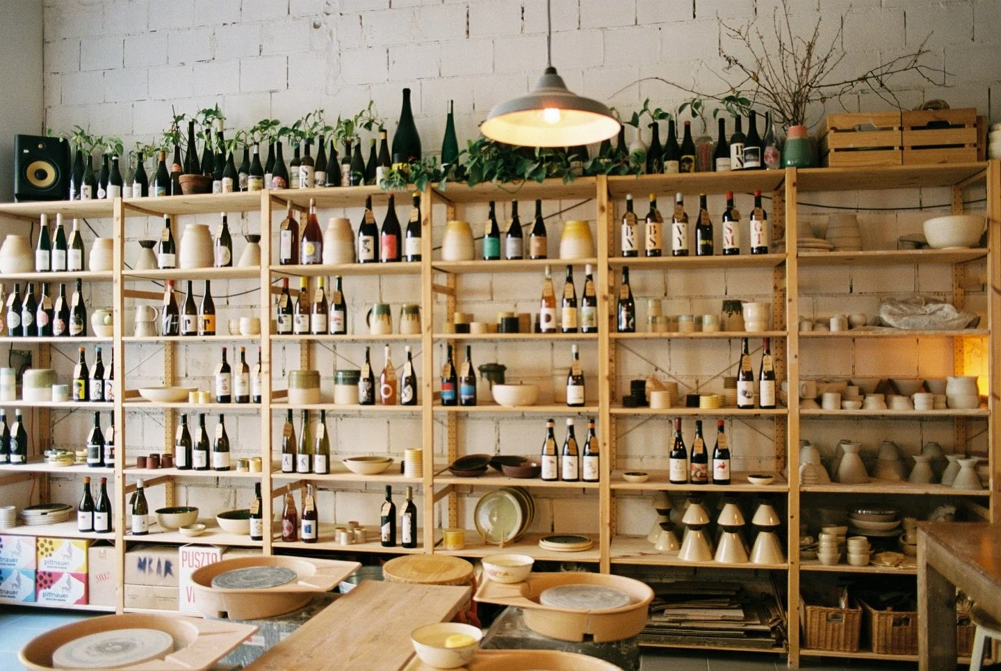 Rainy days mean busy days at the studio! 
Something about the rain makes workshops feel extra cozy 🌀

#pottery #ceramicworkshop #lisboa #olaria