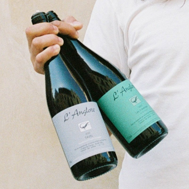 Sun&rsquo;s out and bottles open!! 
Pouring some fresh, juicy wines today come by for a glass and a little afternoon hang at the studio 🍇