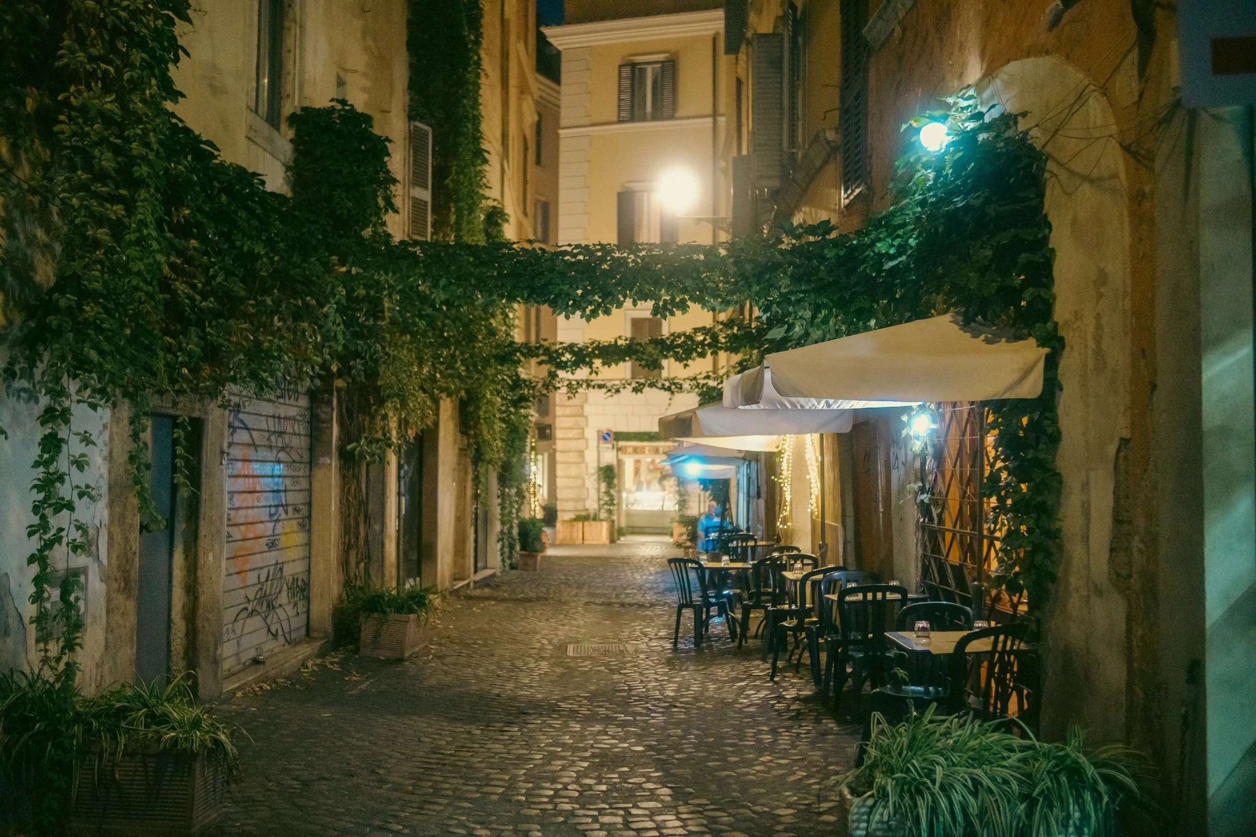 Johnny provides a breakdown to neighborhoods in Rome