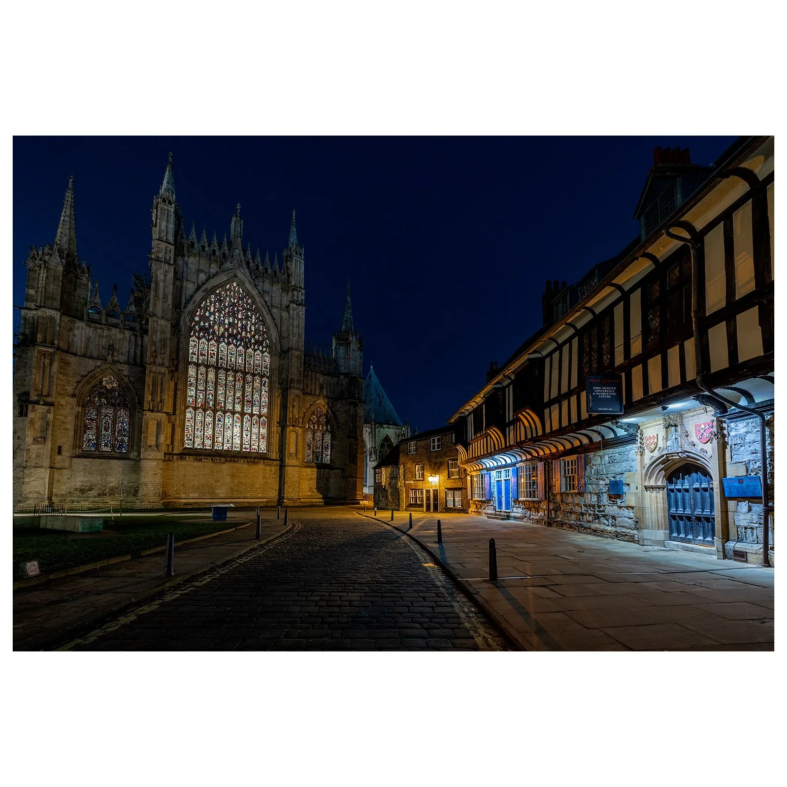 It's been sold out for weeks, but I have a couple of last minute spaces for tomorrow's (3rd Dec) extended night photo walk in York, at a last-minute discounted price! Join us for a super special, festive adventure with a camera in a small friendly gr