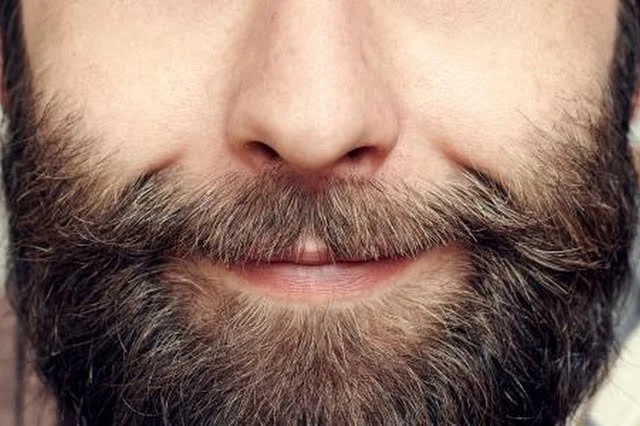 Coiffeur spécialiste de la barbe homme à Bry-sur-Marne Hôpital privé Marne la vallée. Une barbe bien taillée et propre par un coiffeur à Bry-sur-Marne.