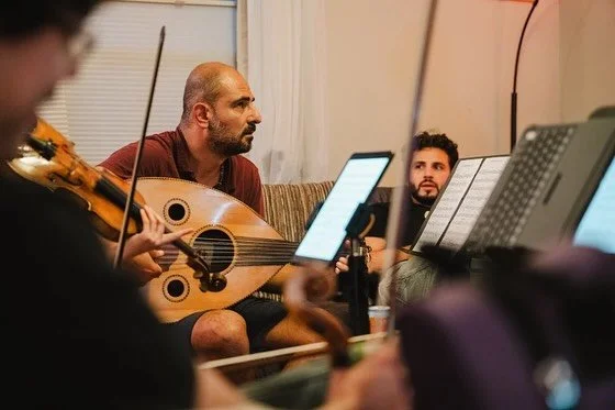 On a night of rehearsal before our show at Monks Jazz Club, Viva Palestina Orchestra had the opportunity to speak to Chelsey Zhu of @kut_austin. You can read the article in the link in our bio and listen to it this afternoon (1 pm) on KUT radio!