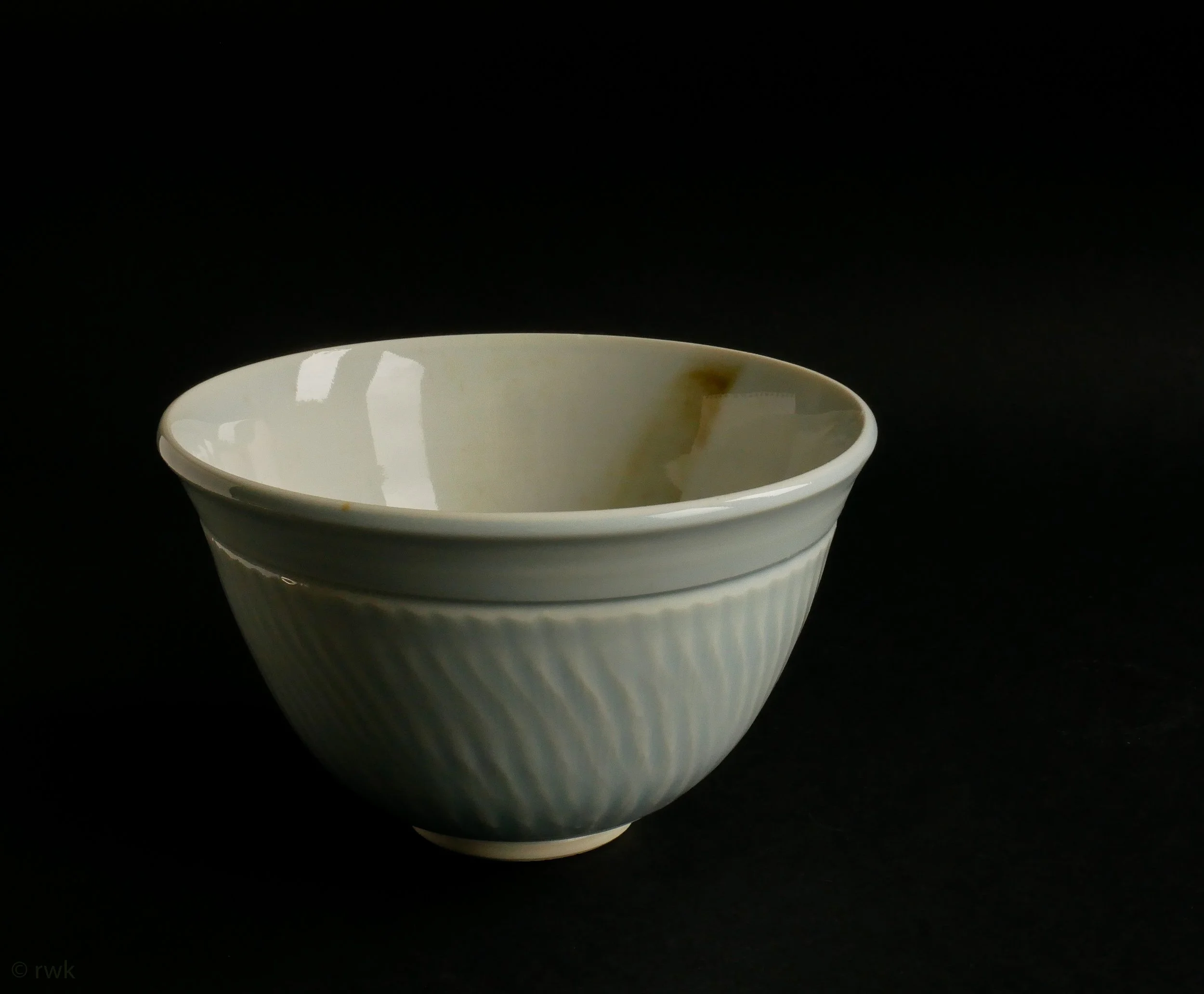 Small Celadon Bowl. Porcelain. 80mm (h) 125mm (dia). rwk039.