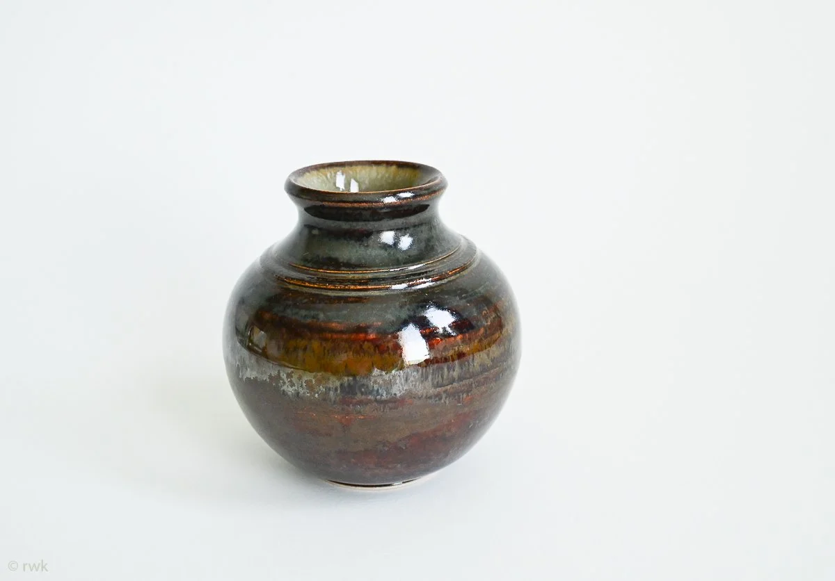 Stoneware Bud Vase. 6.5cm (H) RWK164