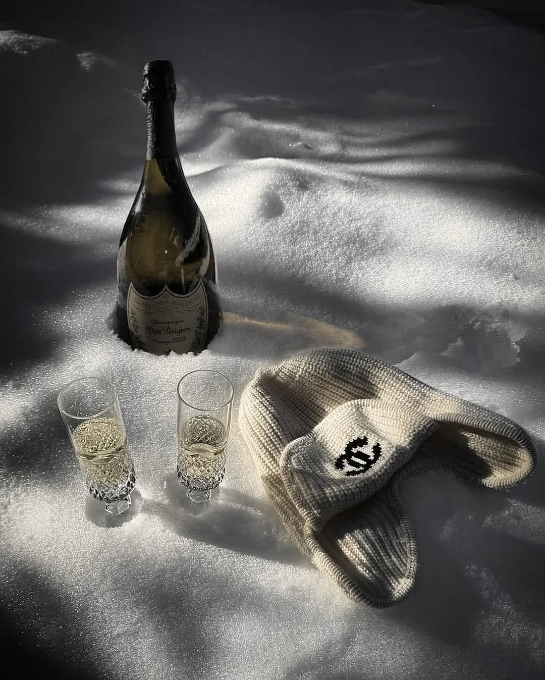🍾 Apr&egrave;s-Ski Like Never Before with AskMe ❄️✨

The snow may fall outside, but the nights in the Alps are on fire 🔥

From Courchevel to Meg&egrave;ve and Val d&rsquo;Is&egrave;re, AskMe opens the doors to the most exclusive restaurants, privat
