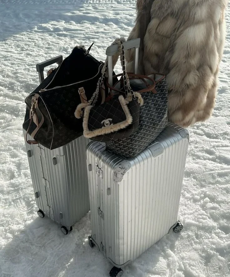 🏔️ Your Bespoke Ski Journey Awaits ✨

This winter, AskMe transforms your mountain escape into a tailor-made luxury experience.

From private chalets and helicopter transfers to ski instructors, fine dining, and exclusive apr&egrave;s-ski moments &md