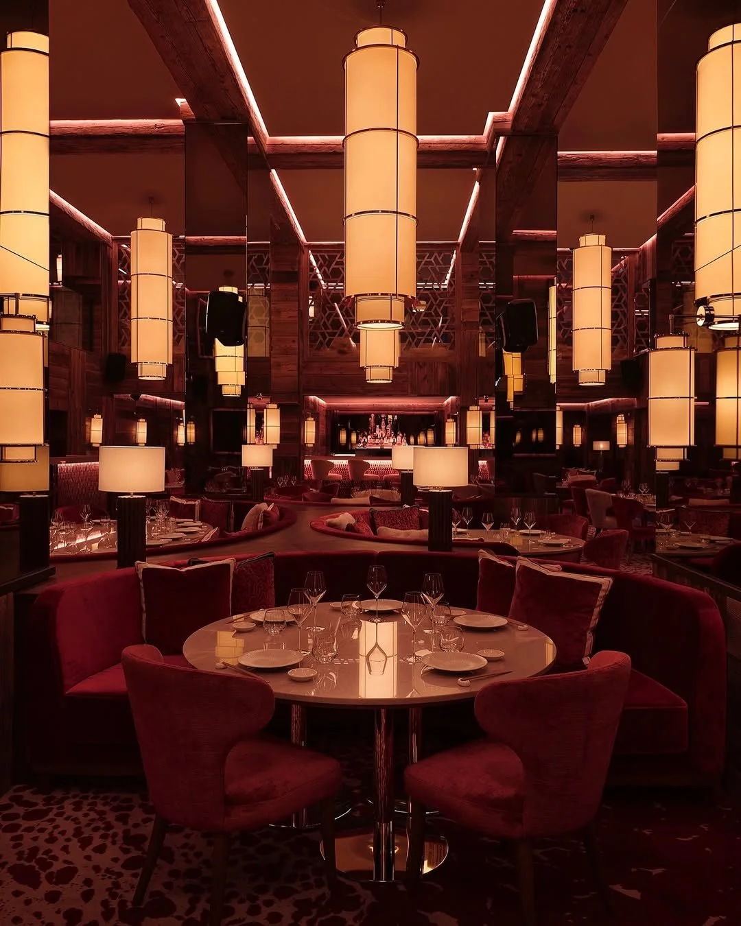 🍣 Dine Beyond Limits &mdash; with AskMe ✨

This winter, discover Kinugawa Courchevel, where Japanese elegance meets the magic of the Alps.
An experience blending refined cuisine, stunning design, and an atmosphere that turns every dinner into an eve