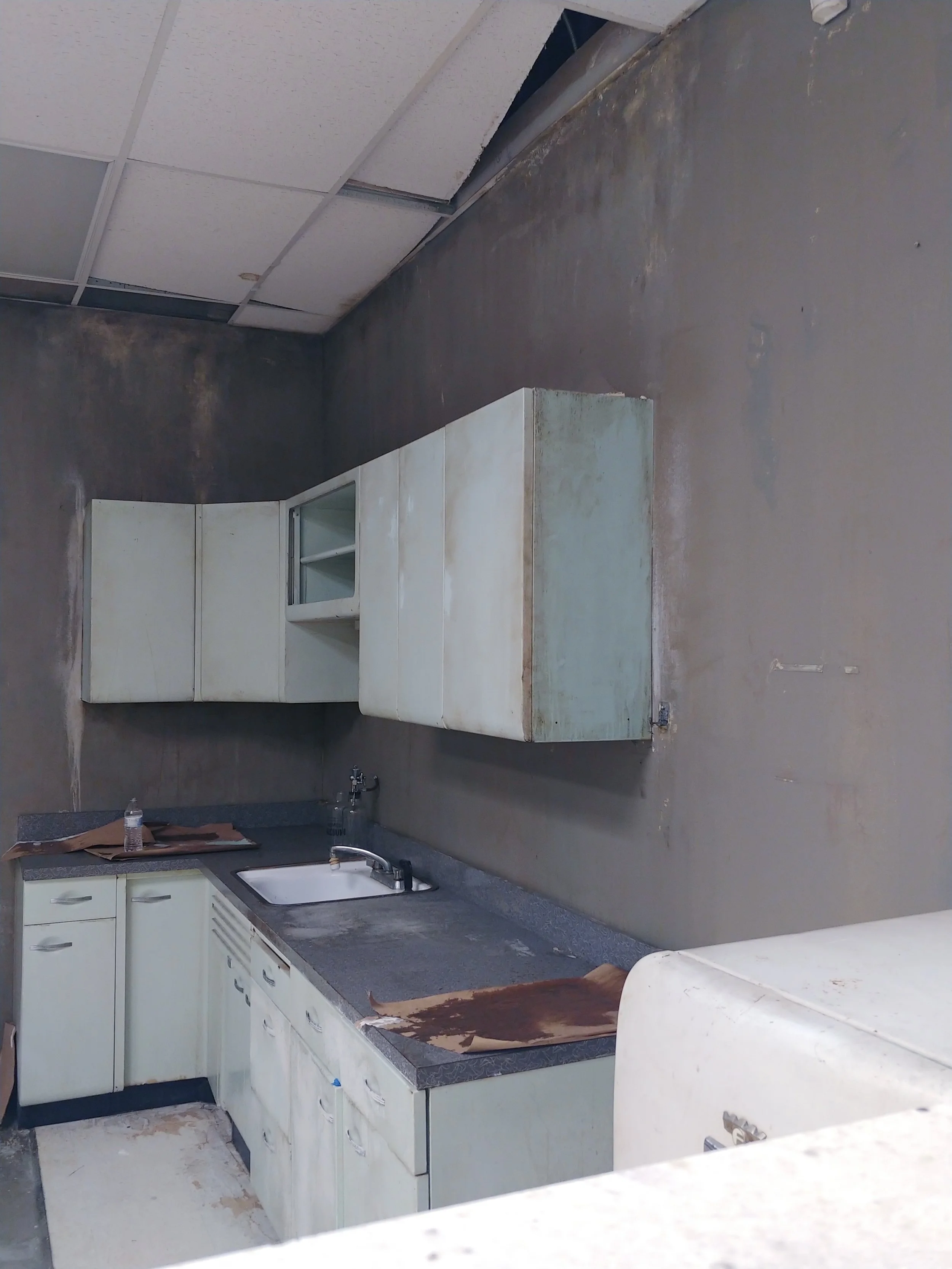 INTERIOR FALLOUT S1- 2022
Scenic Treatment- Color match repaint to match existing cabinet set and general aging
Scenic Charge: Elizabeth Linn
Production Designer: Howard Cummings