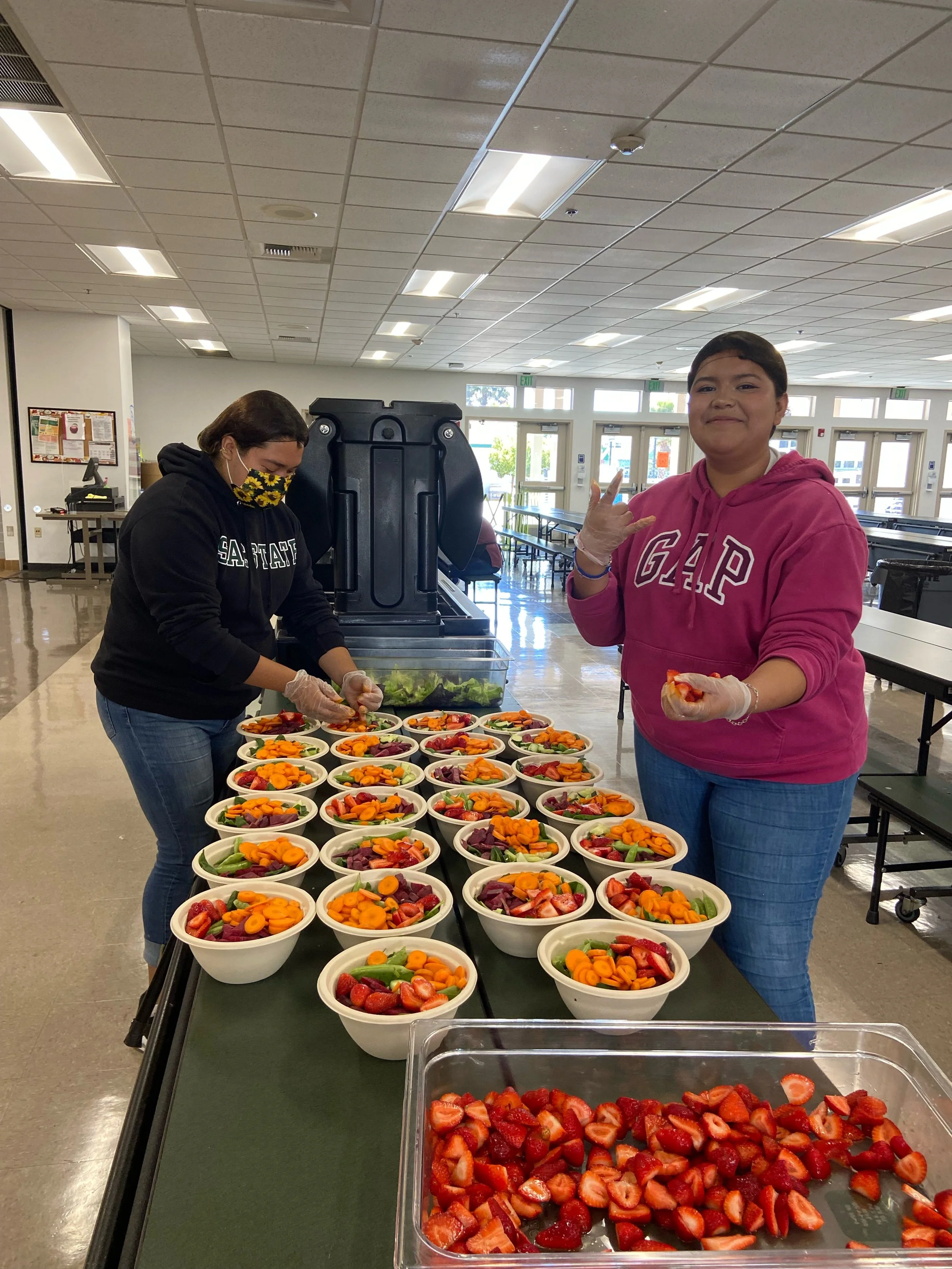 Students-salads-PVHS-F2C-ECF.jpeg