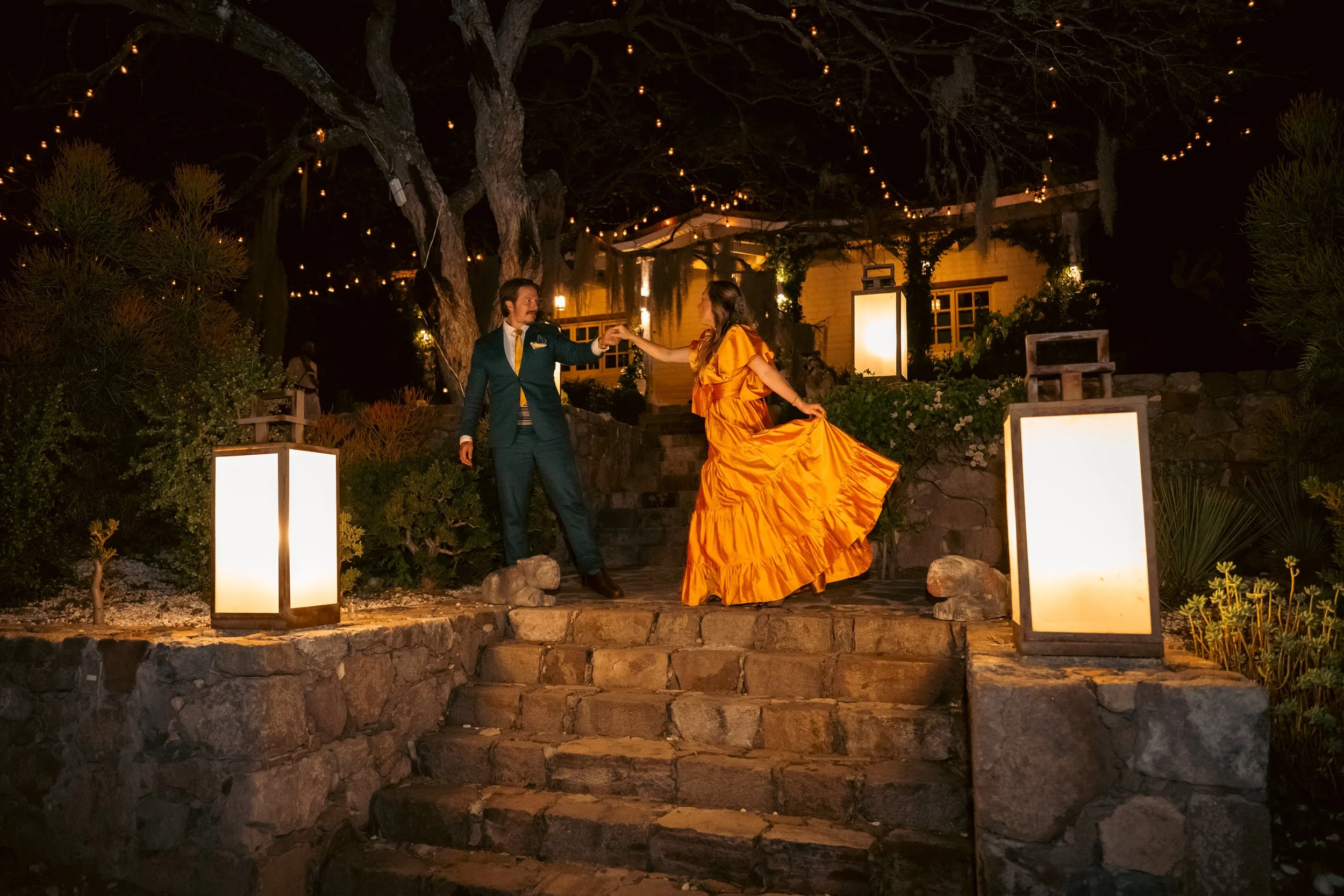 bohemian wedding captured through mouvement in San miguel de Allende.jpg