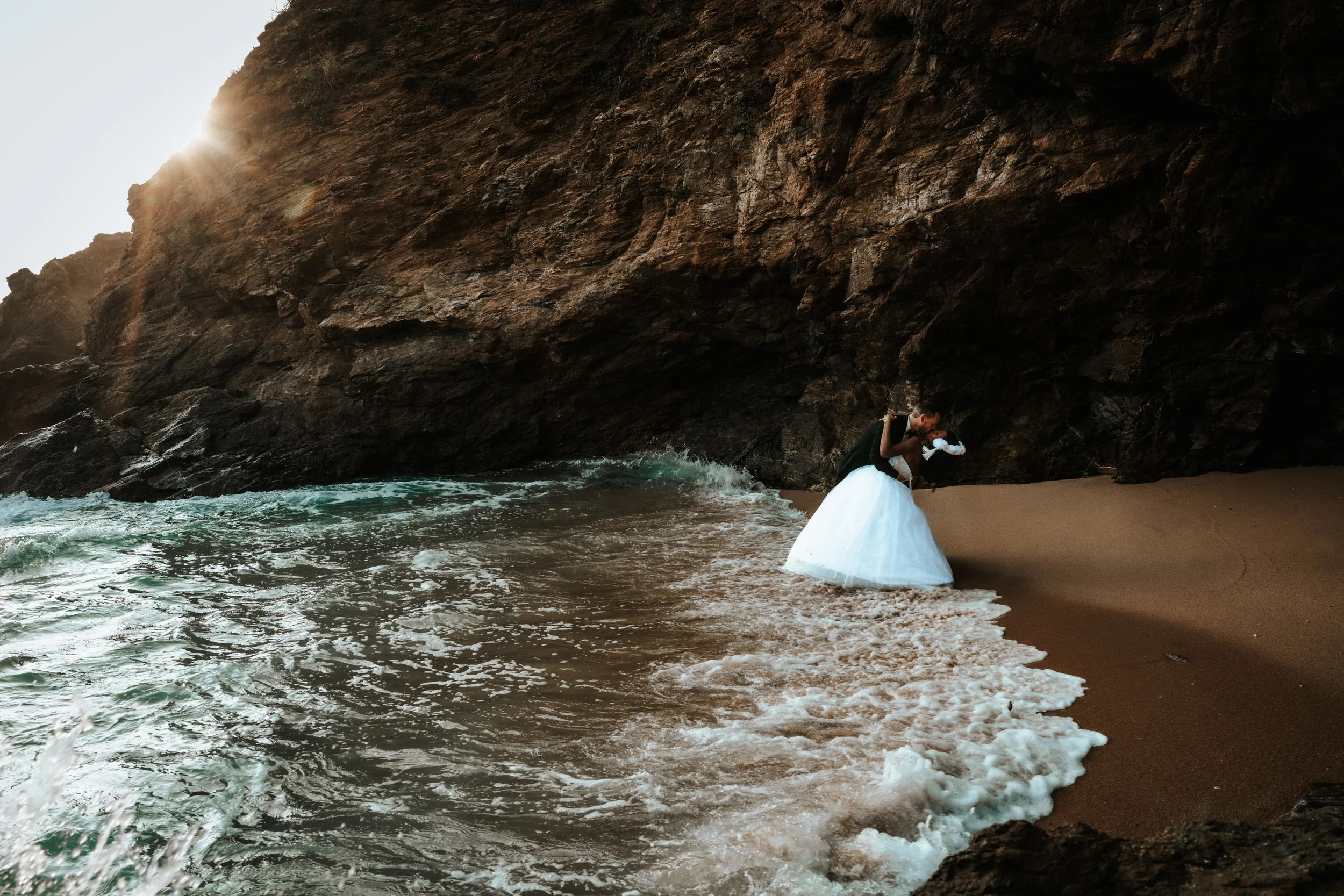 Cheyenne &amp; Joakim: a Mazunte sunset, told by the waves