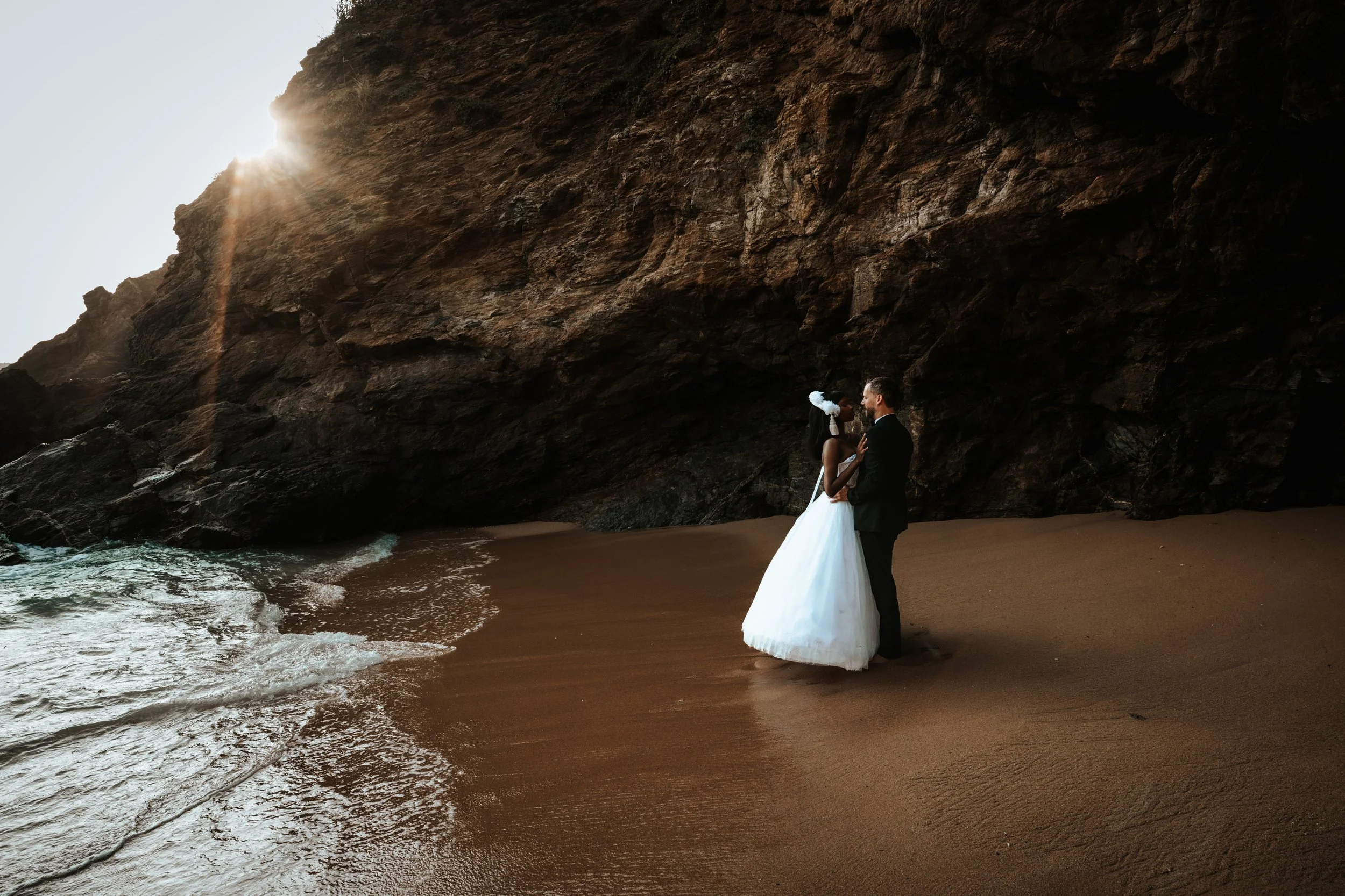 An intimate destination wedding on the Oaxaca coast, photographed for couples who want to feel comfortable, confident, and fully present.