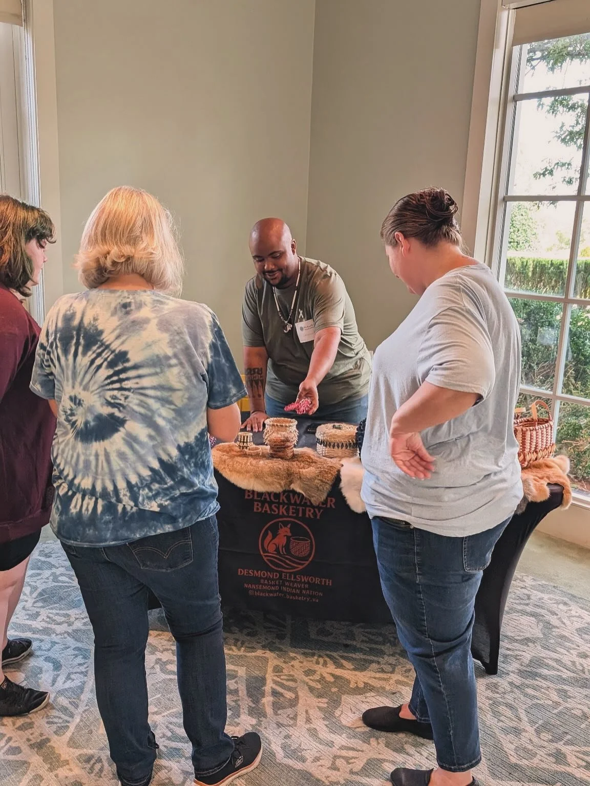 Had an amazing time at the Kennanee Native Art Festival 🌿
Happy to be out here as an artist, representing the Nansemond, and standing alongside other Virginia Native artists. Kenah @va_native_arts_alliance for organizing this event. #indigenousartis